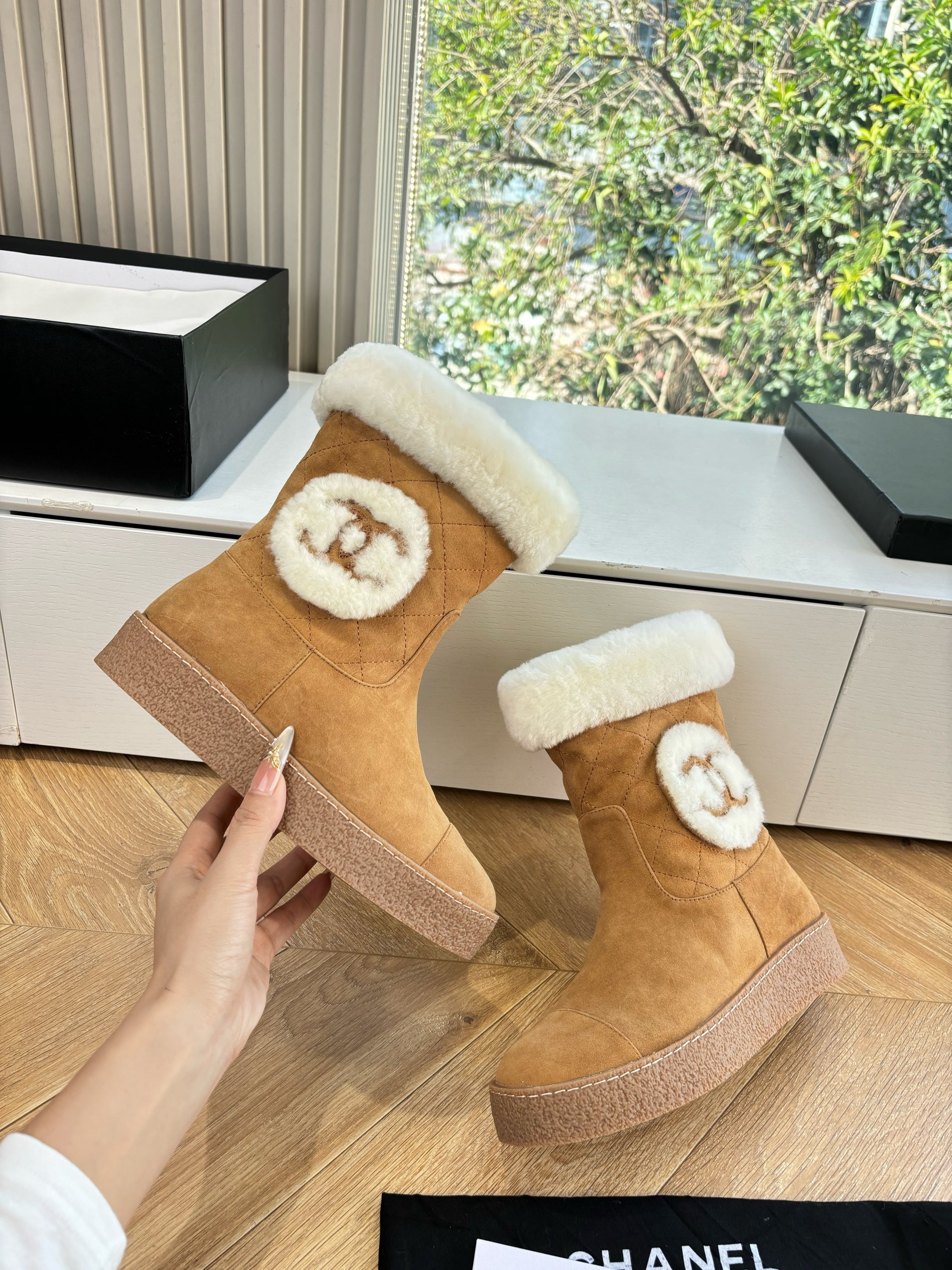 CC 2025 Short Snow Boot Brown White Suede Wool 548927