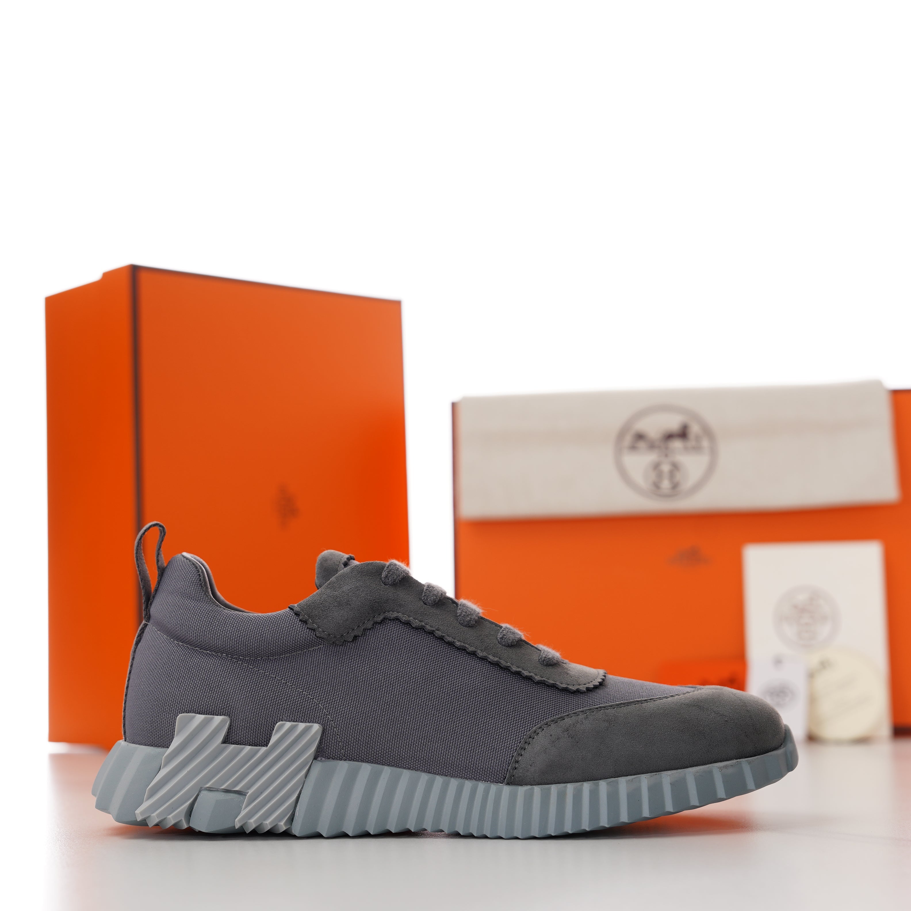 HM Men's Bouncing Sneaker Neutral Grey Fabric Suede 688612