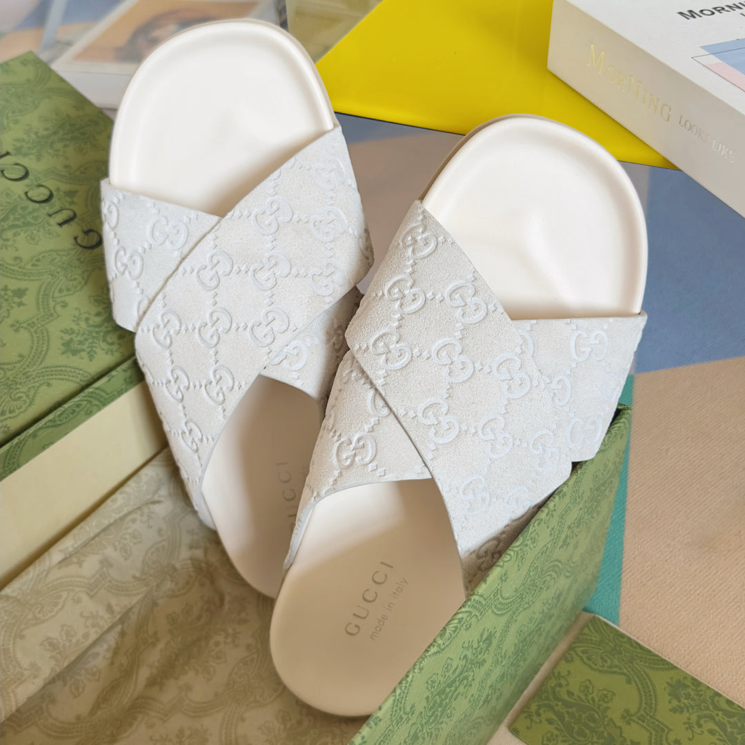 GG Men's Slide White Embossed Suede 595711