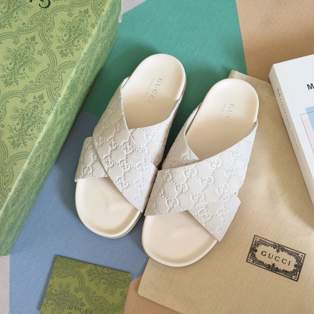 GG Men's Slide White Embossed Suede 595711