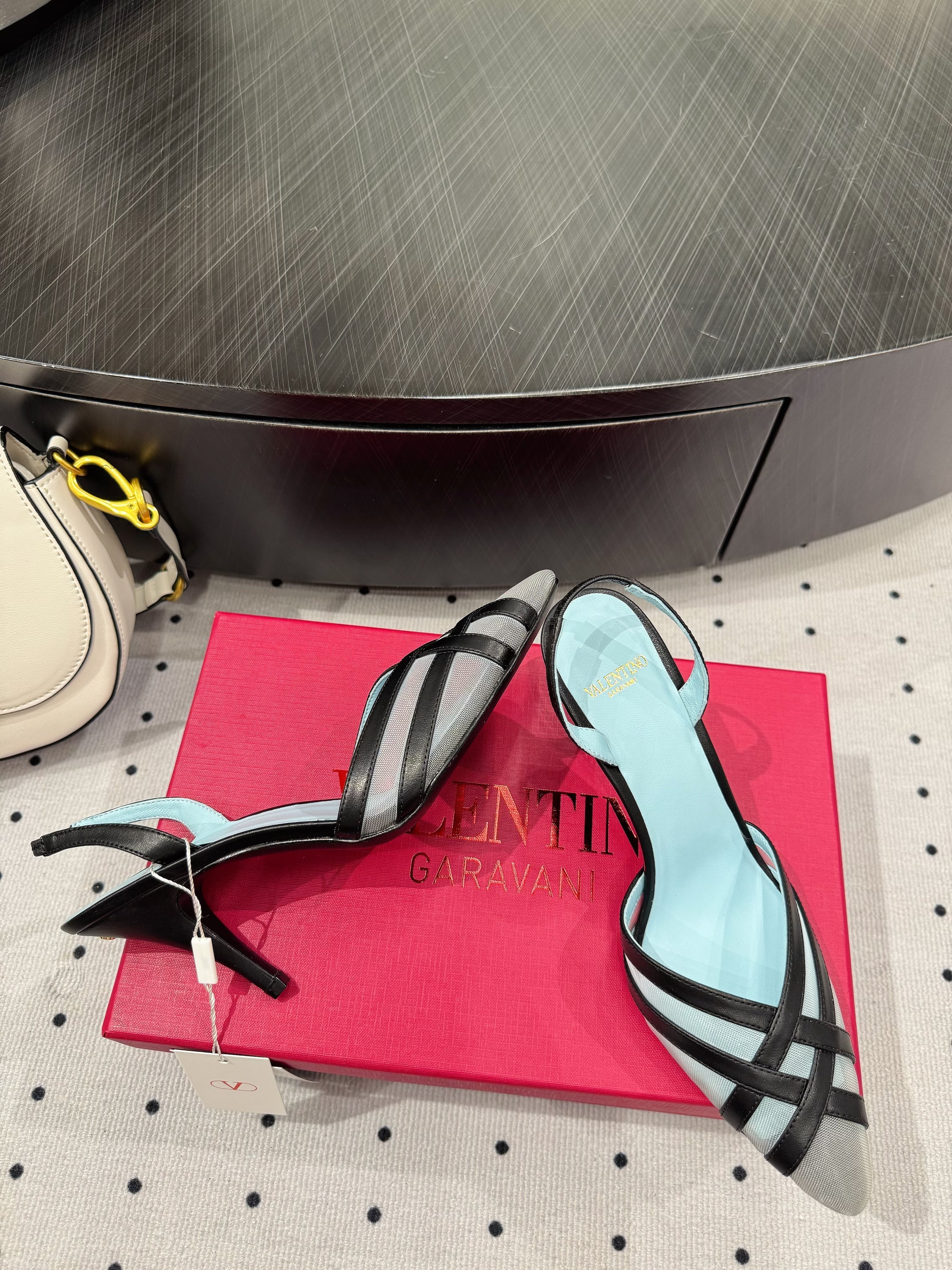 VT 25 Mesh Slingback Black Sheepskin 317413