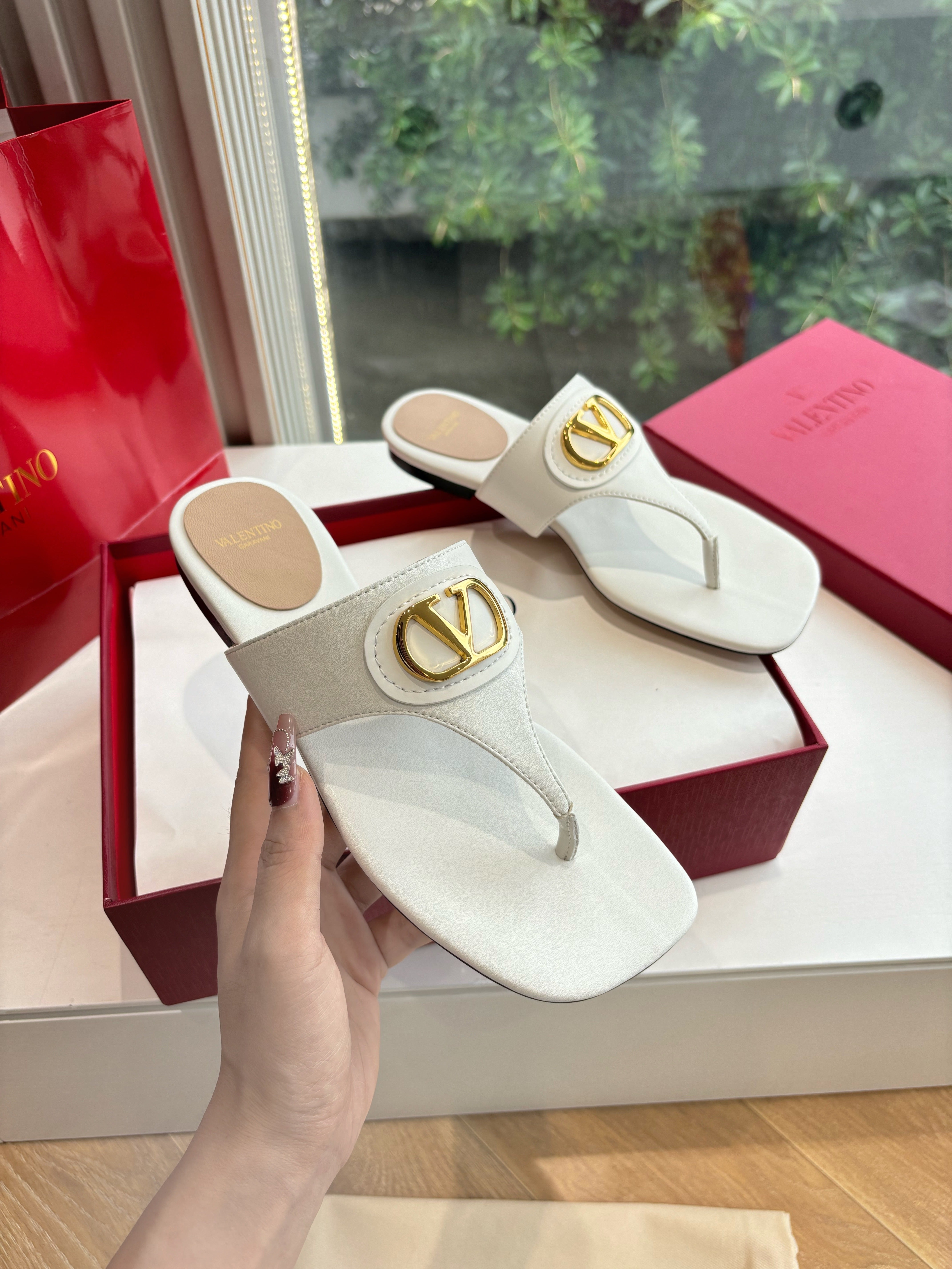 VT 25 Thong Sandals White Sheepskin Slide 358148