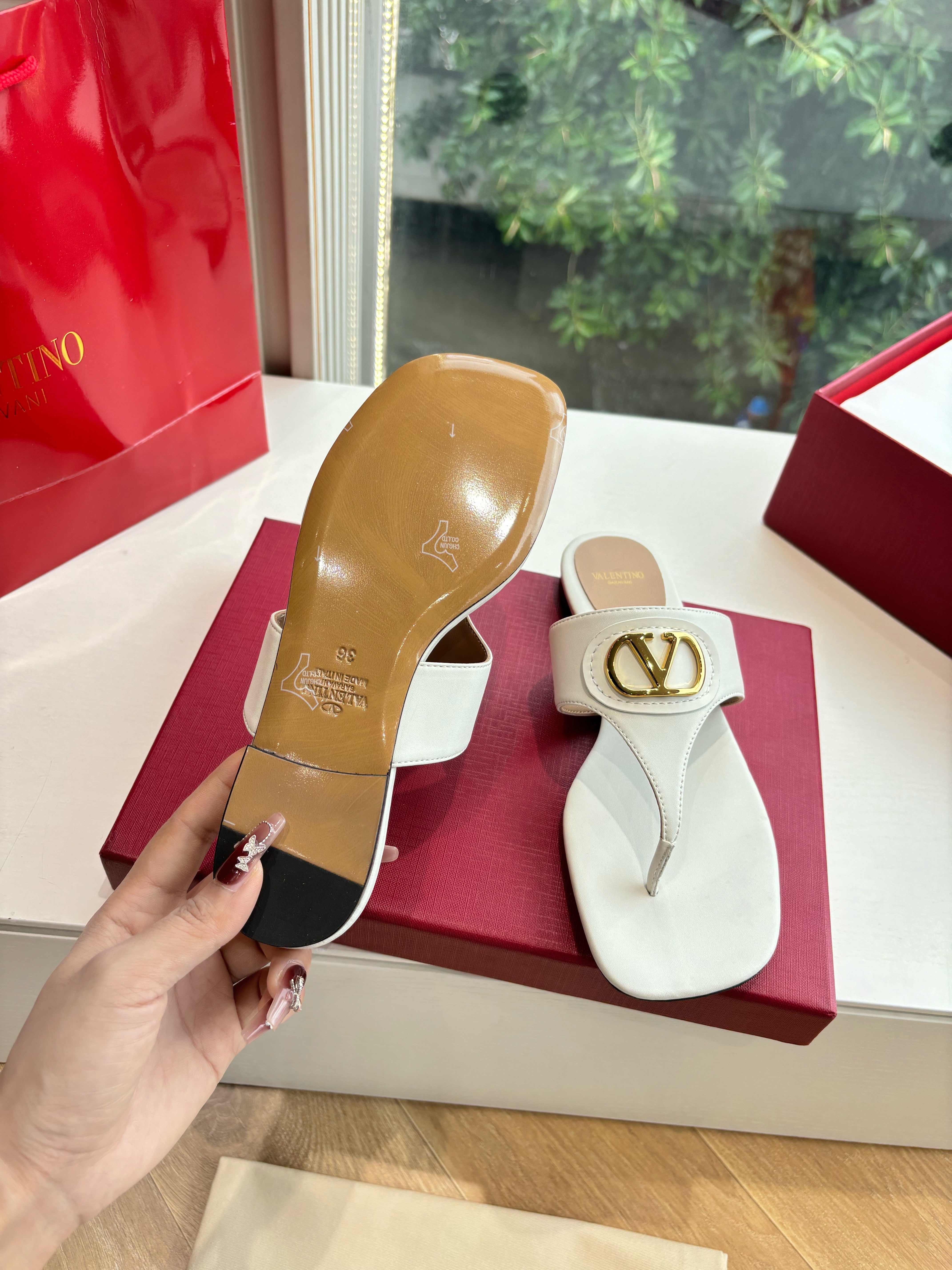 VT 25 Thong Sandals White Sheepskin Slide 358148