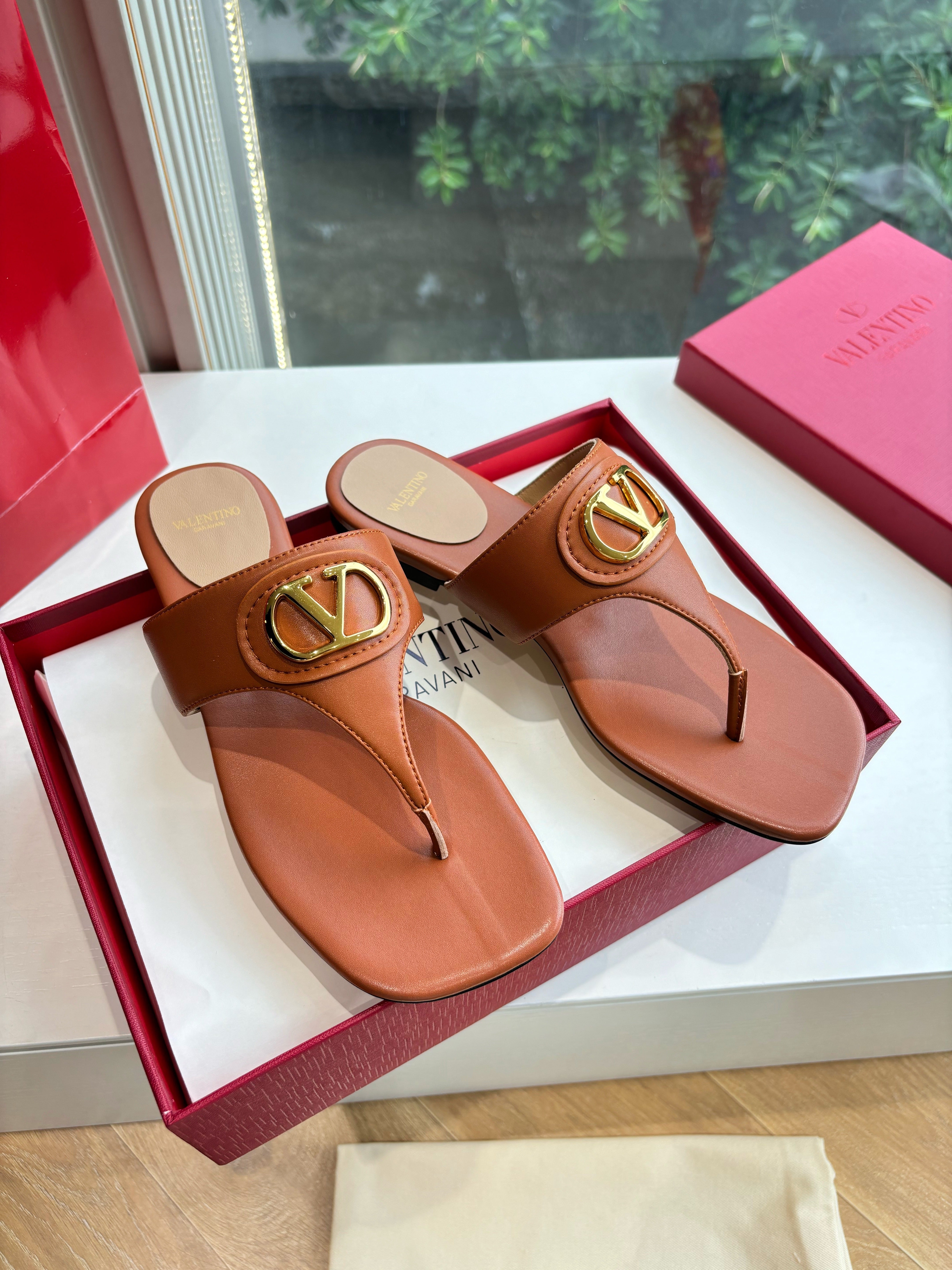 VT 25 Thong Sandals Brown Sheepskin Slide