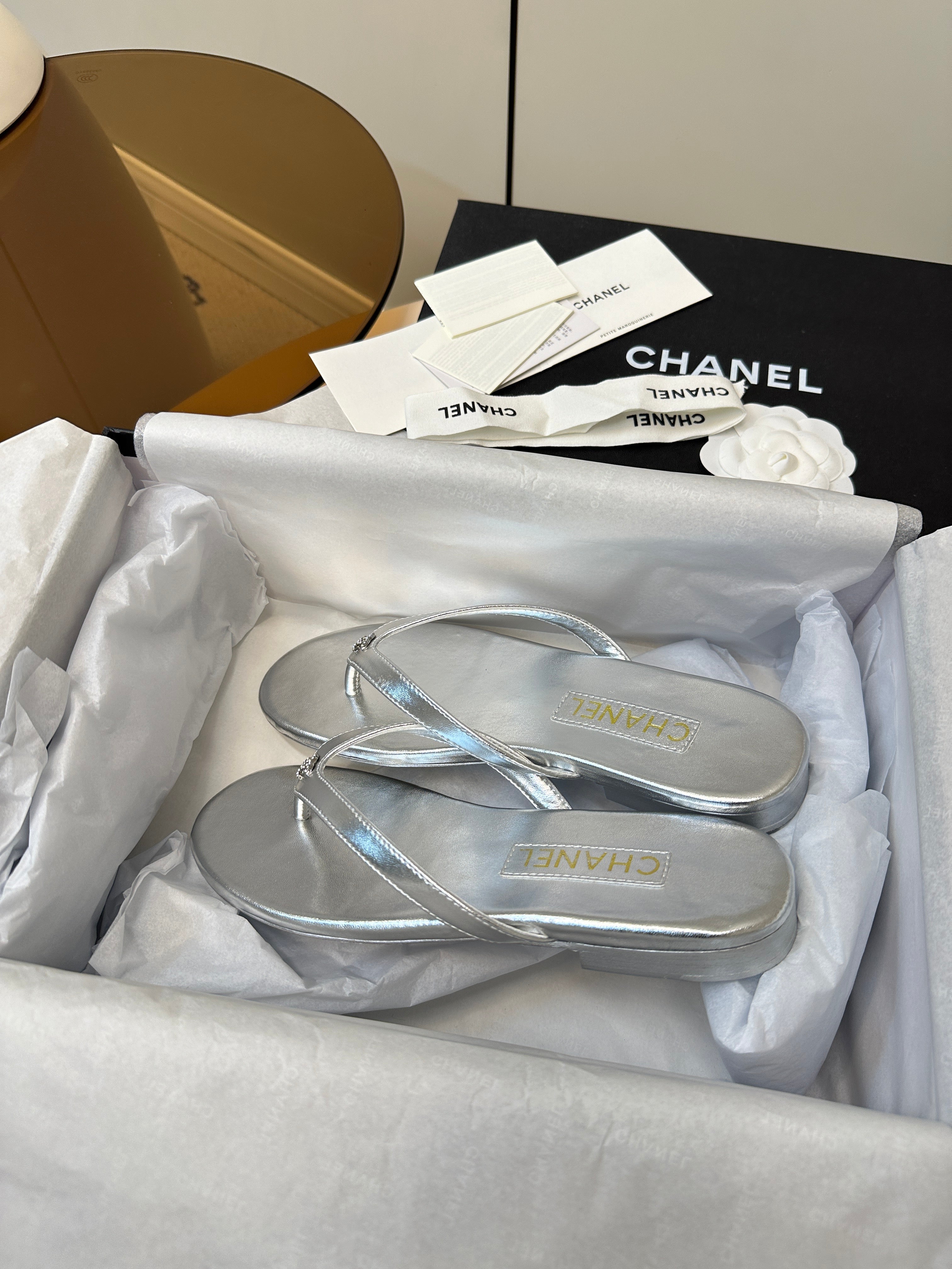 CC 25 Thong Sandal Silver Metalic Silver Diamond Logo