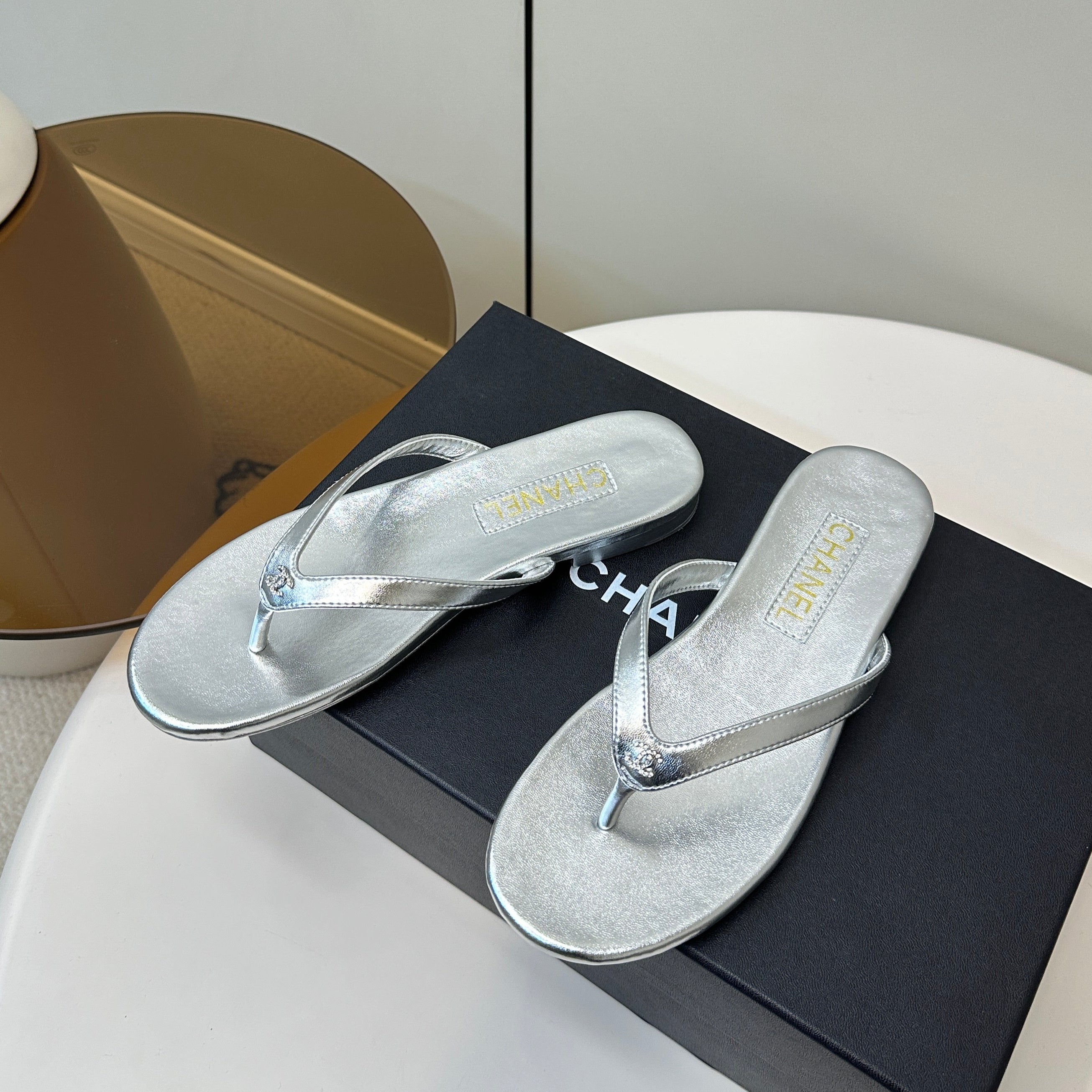 CC 25 Thong Sandal Silver Metalic Silver Diamond Logo