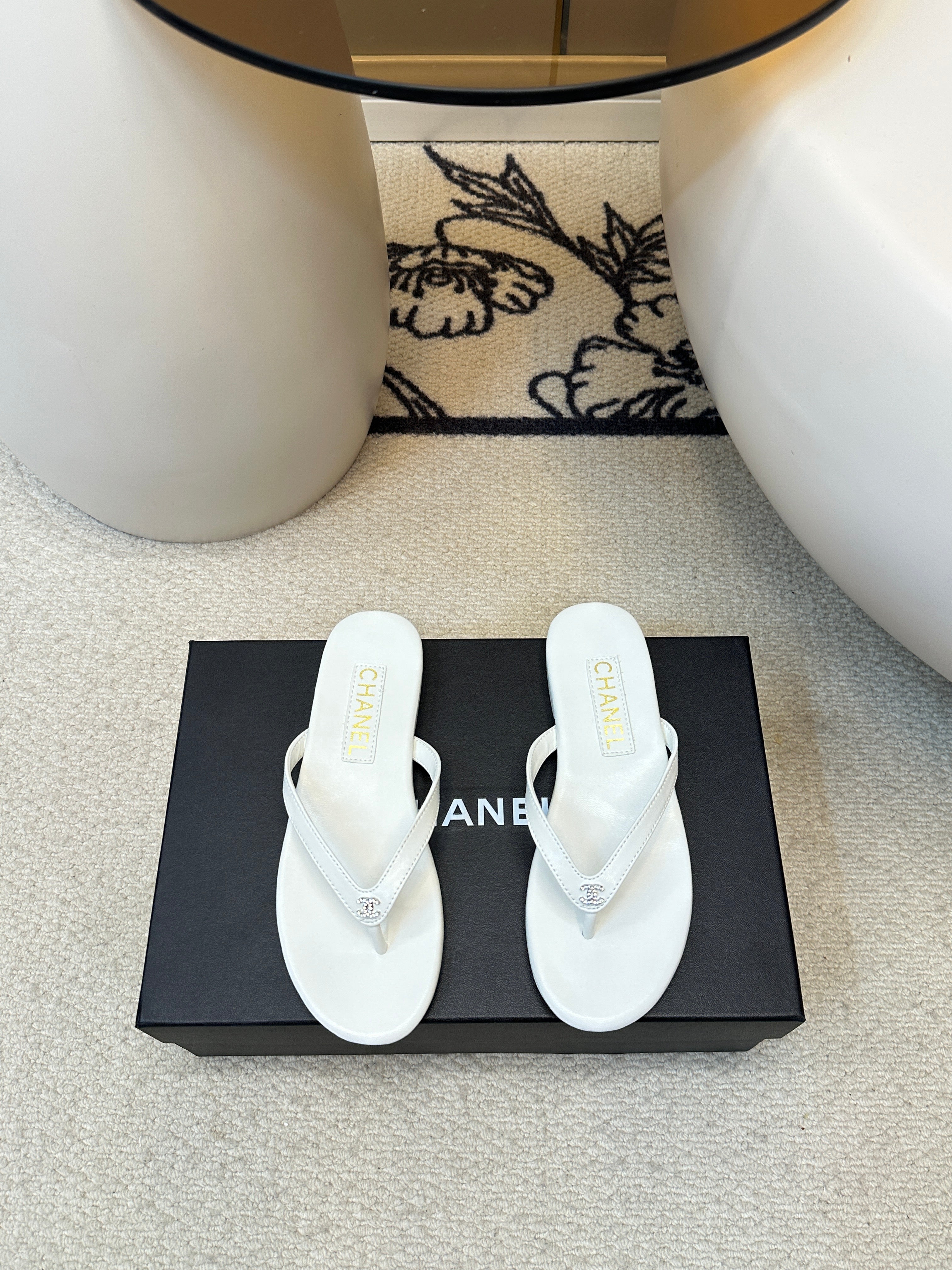CC 25 Thong Sandal White Diamond Logo