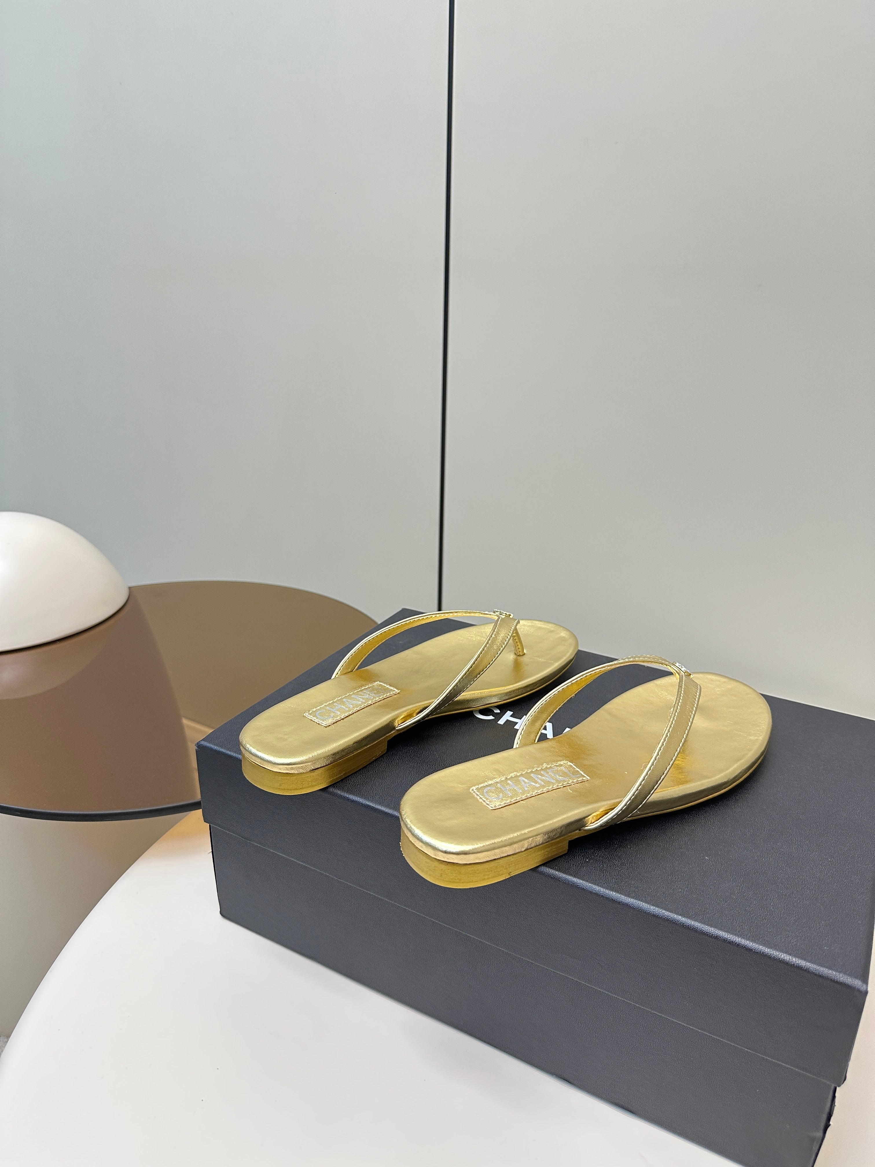 CC 25 Thong Sandal Gold Metalic Silver Diamond Logo