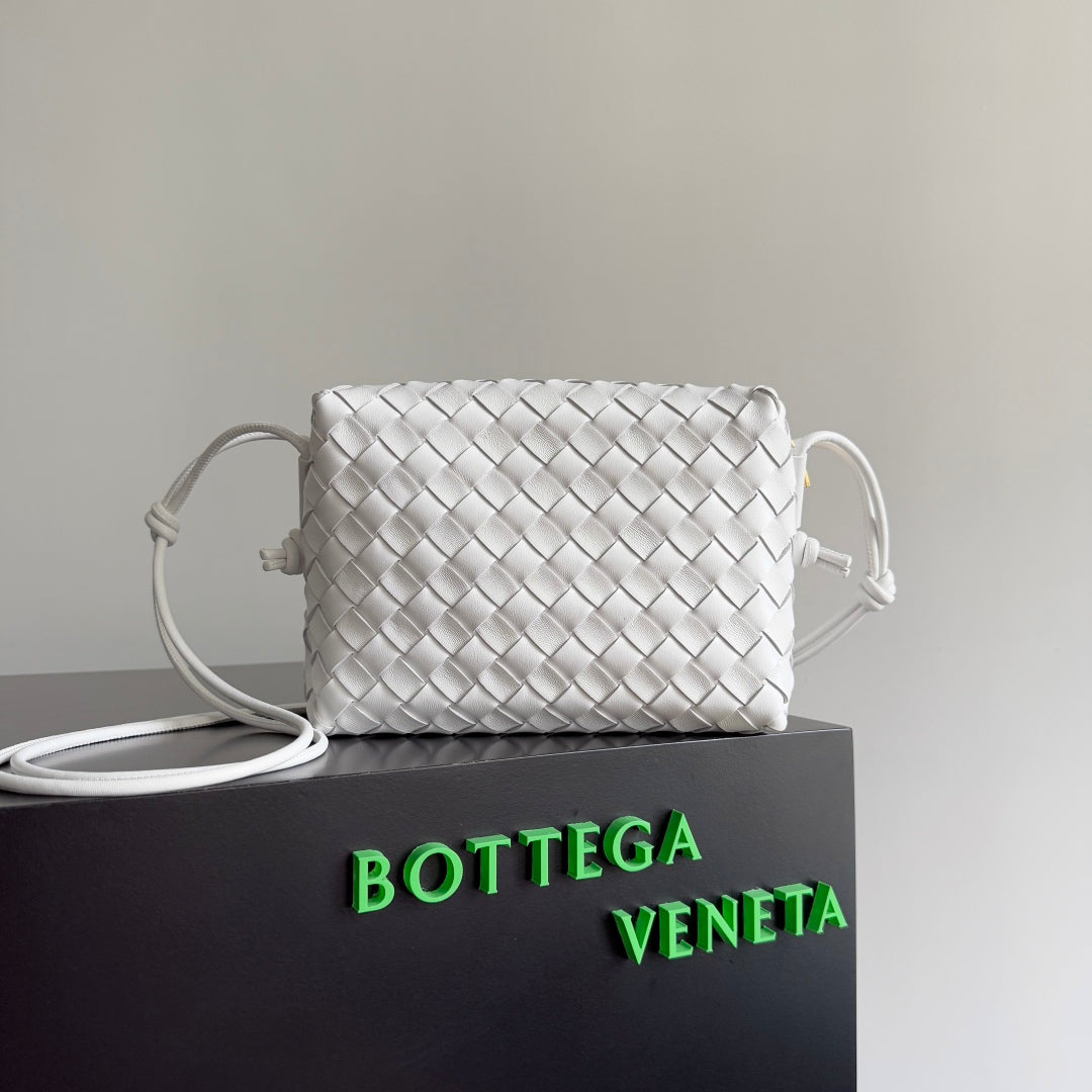 BV Loop 22cm Bag Lambskin 242916