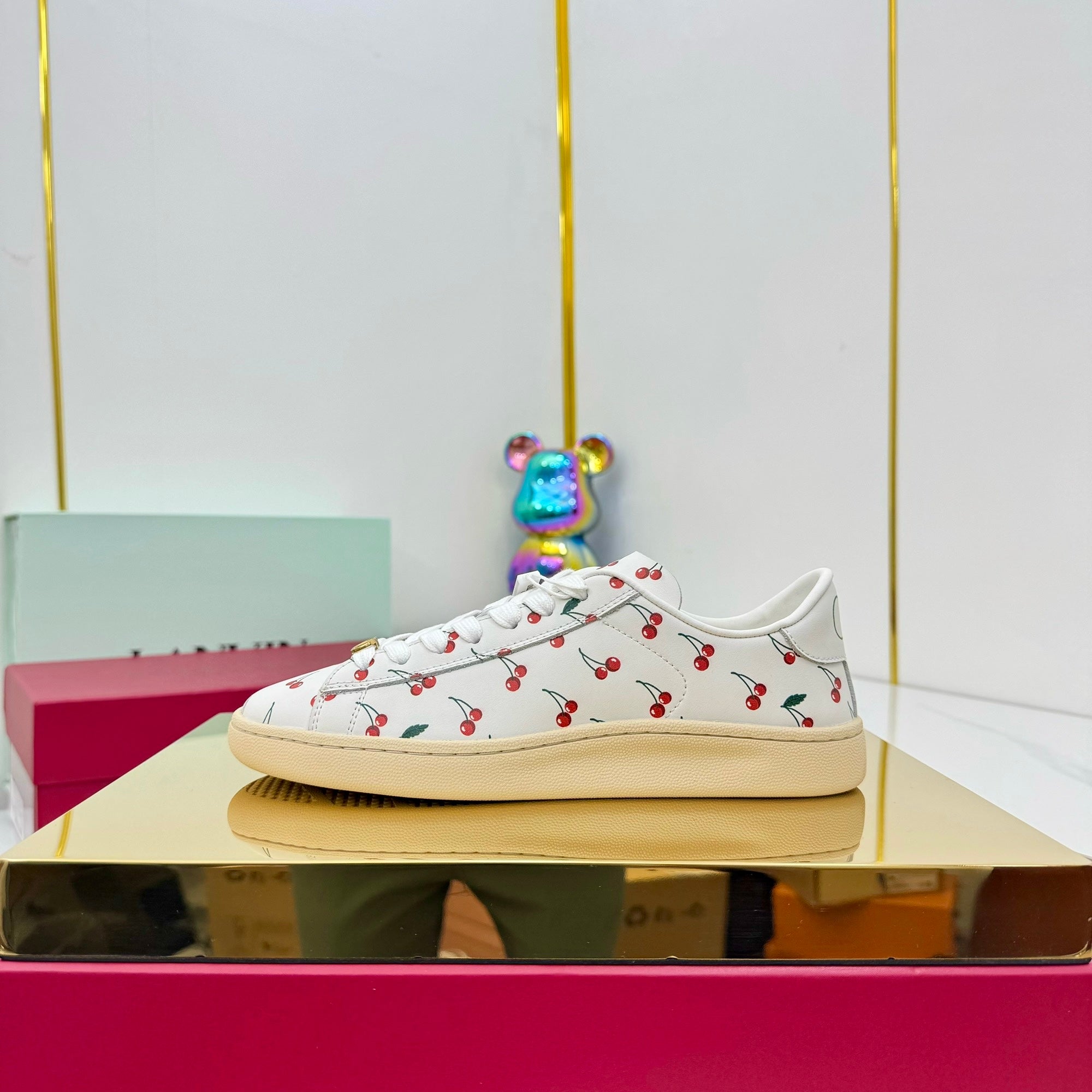 VT 25 Royco Sneaker Cherry White Cowhide 331397