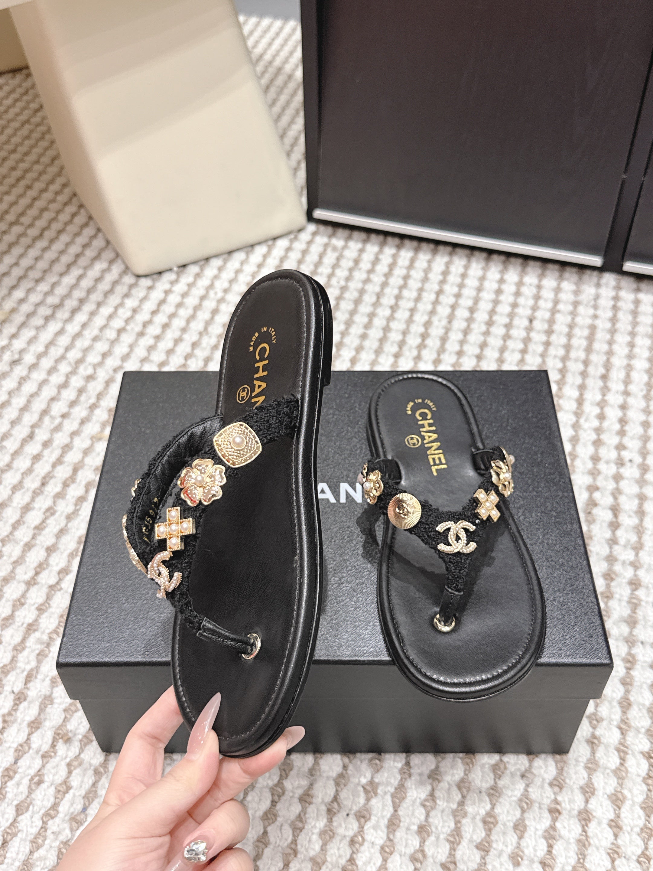 CC 26s Thong Sandals Black Sheepskin Gold Charm 632369