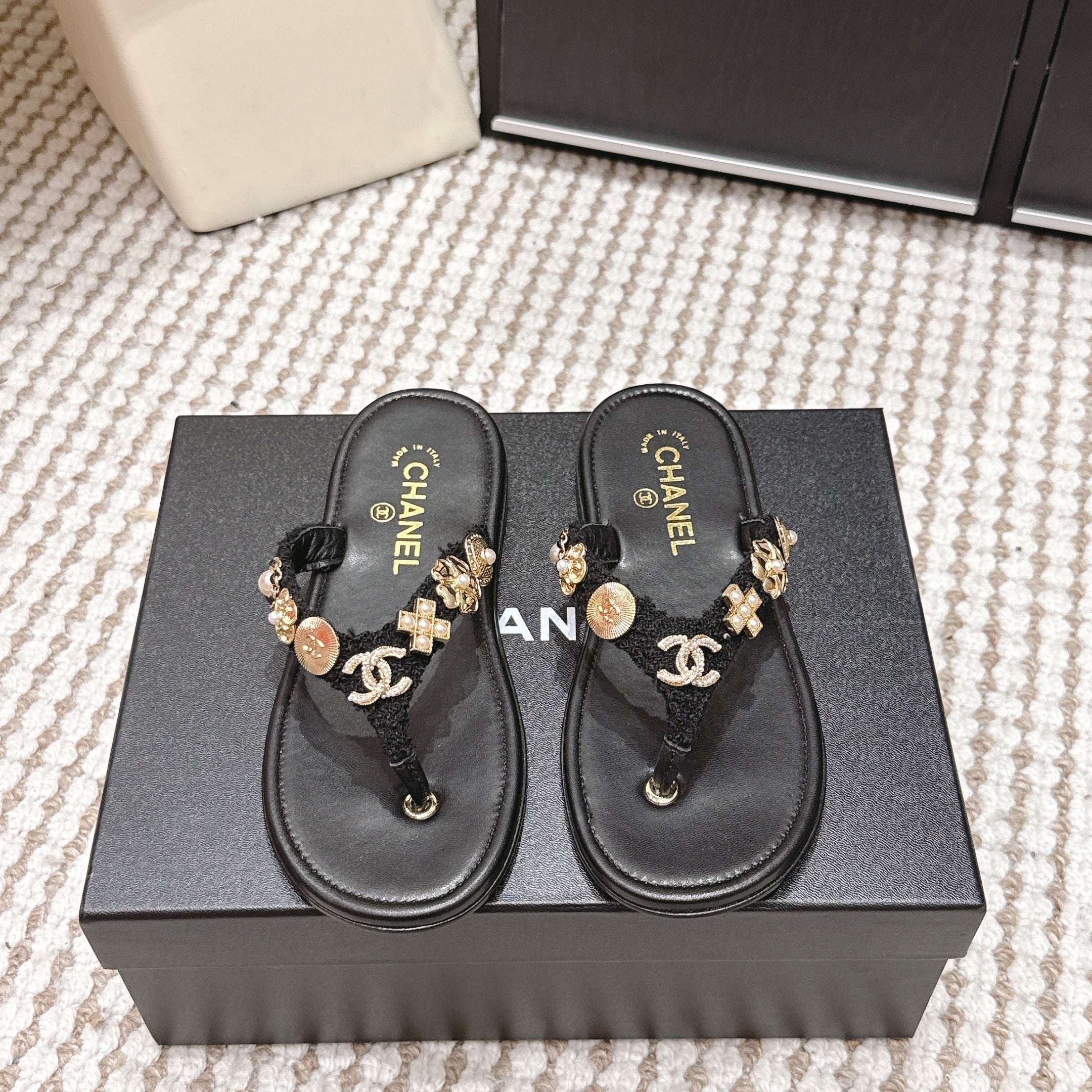 CC 26s Thong Sandals Black Sheepskin Gold Charm 632369