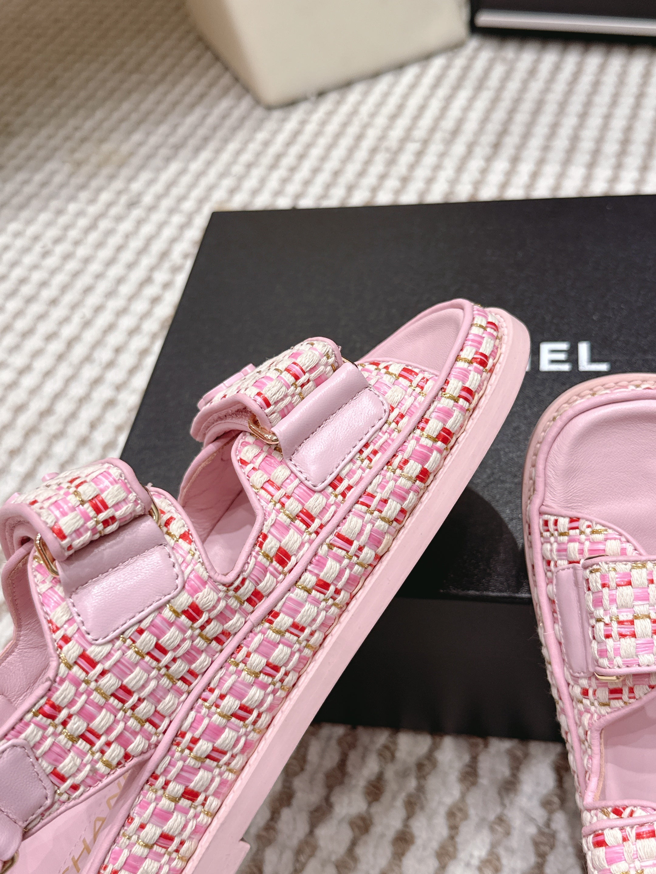 CC 26s Sandals Light Pink Leather Raffia 632402