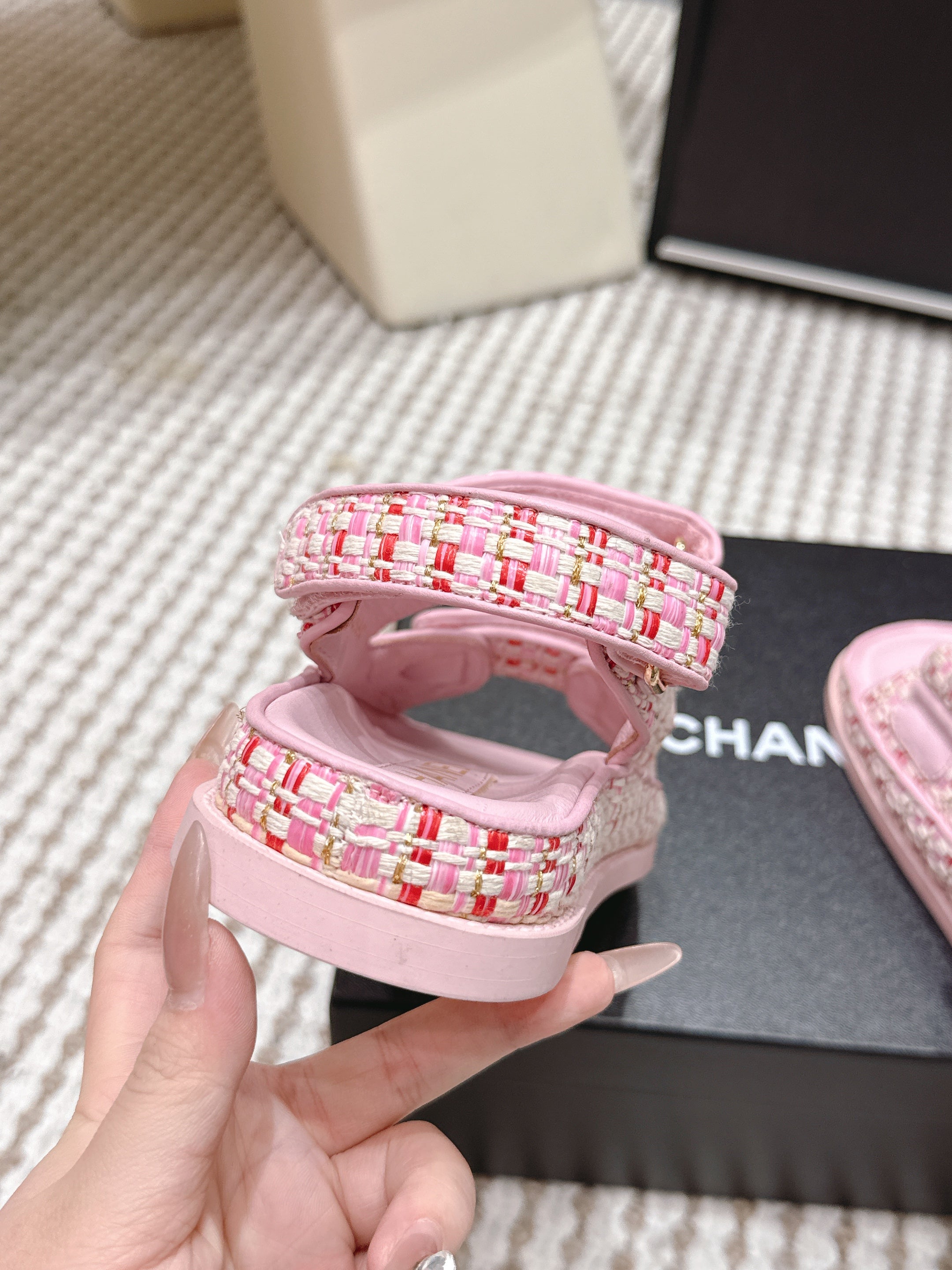 CC 26s Sandals Light Pink Leather Raffia 632402