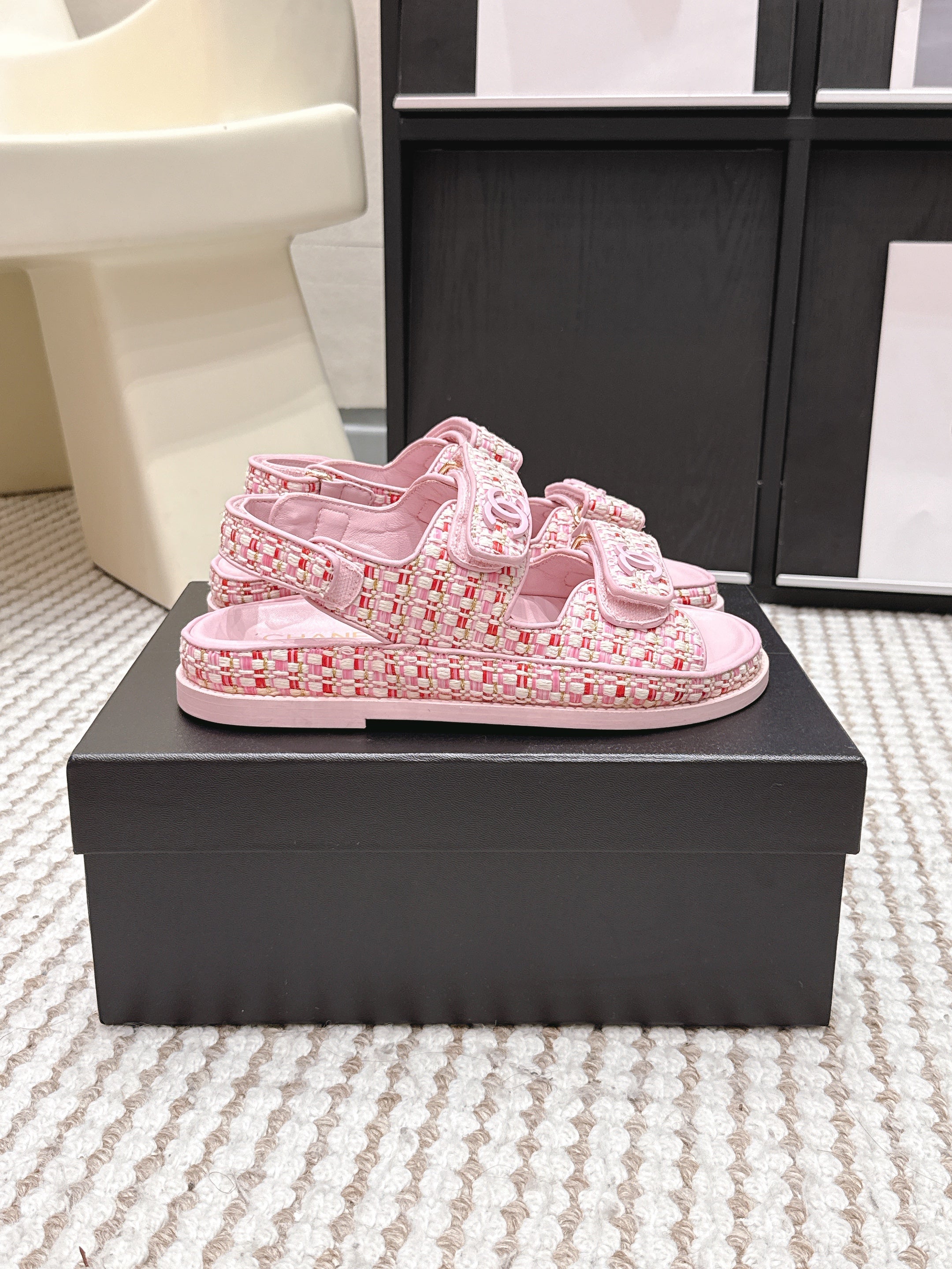 CC 26s Sandals Light Pink Leather Raffia 632402