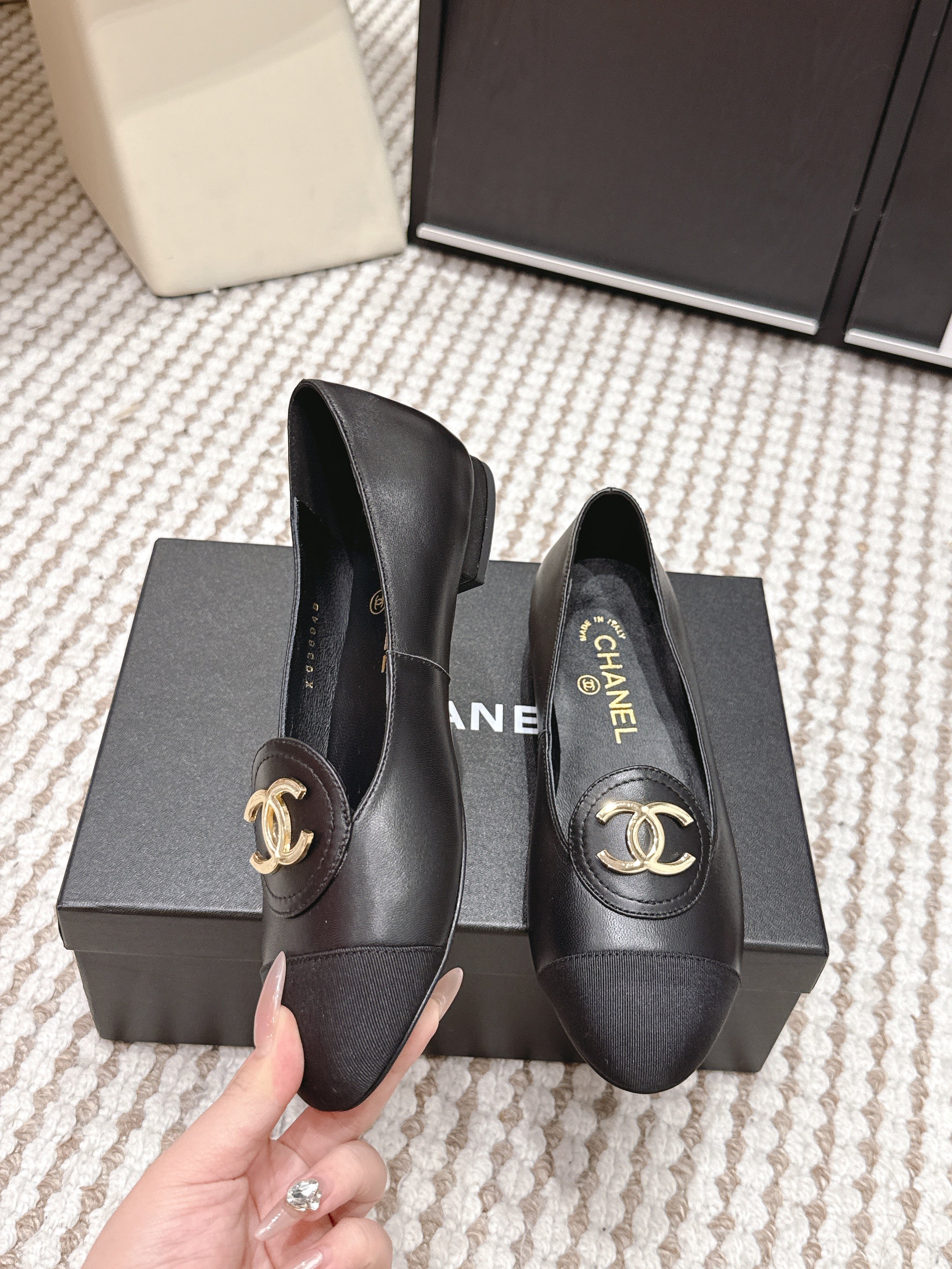 CC 26s Slip-on Flat Black Calfskin 632340