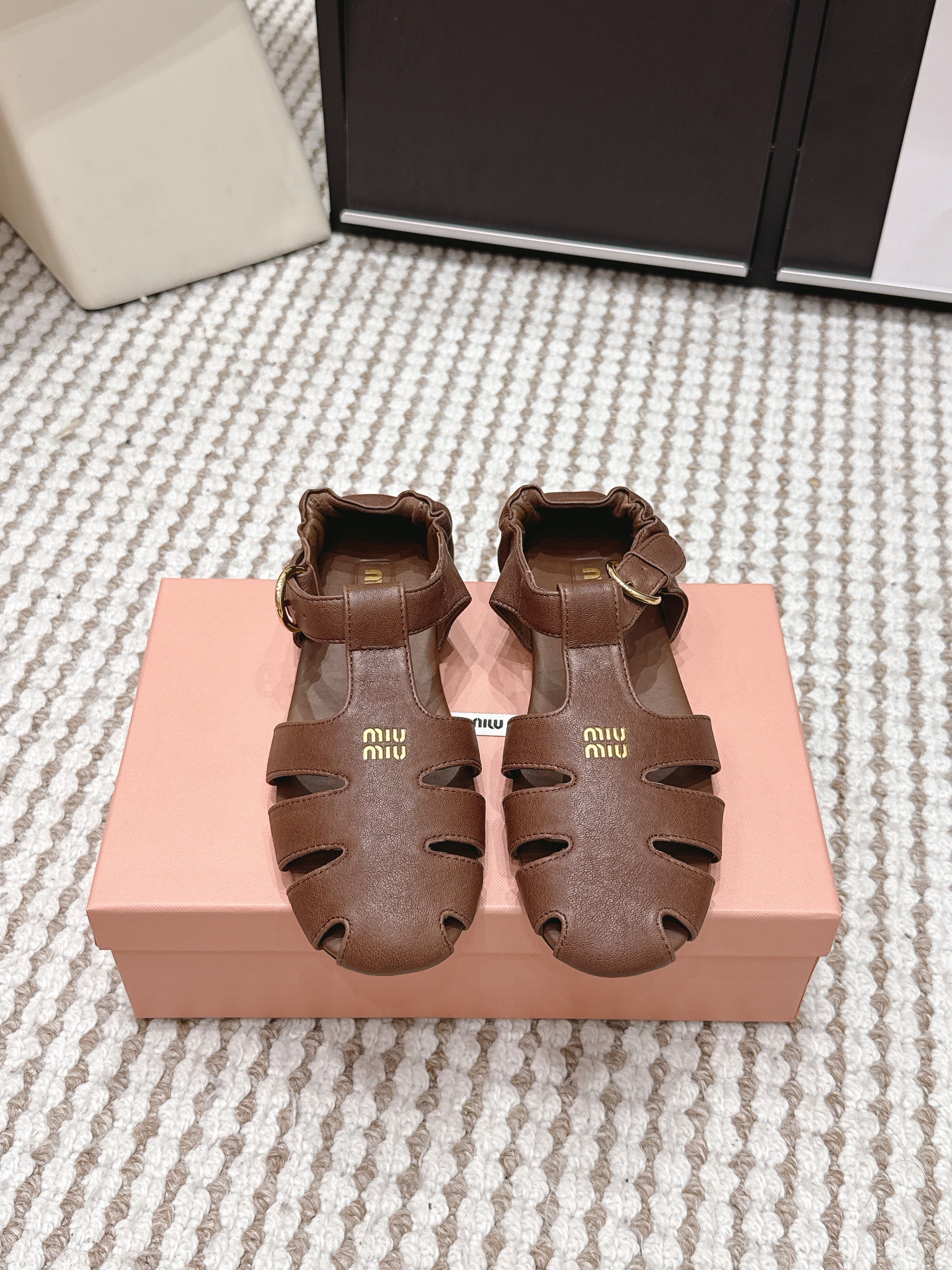 MIU 26 Roman Sandals Brown Leather 632326