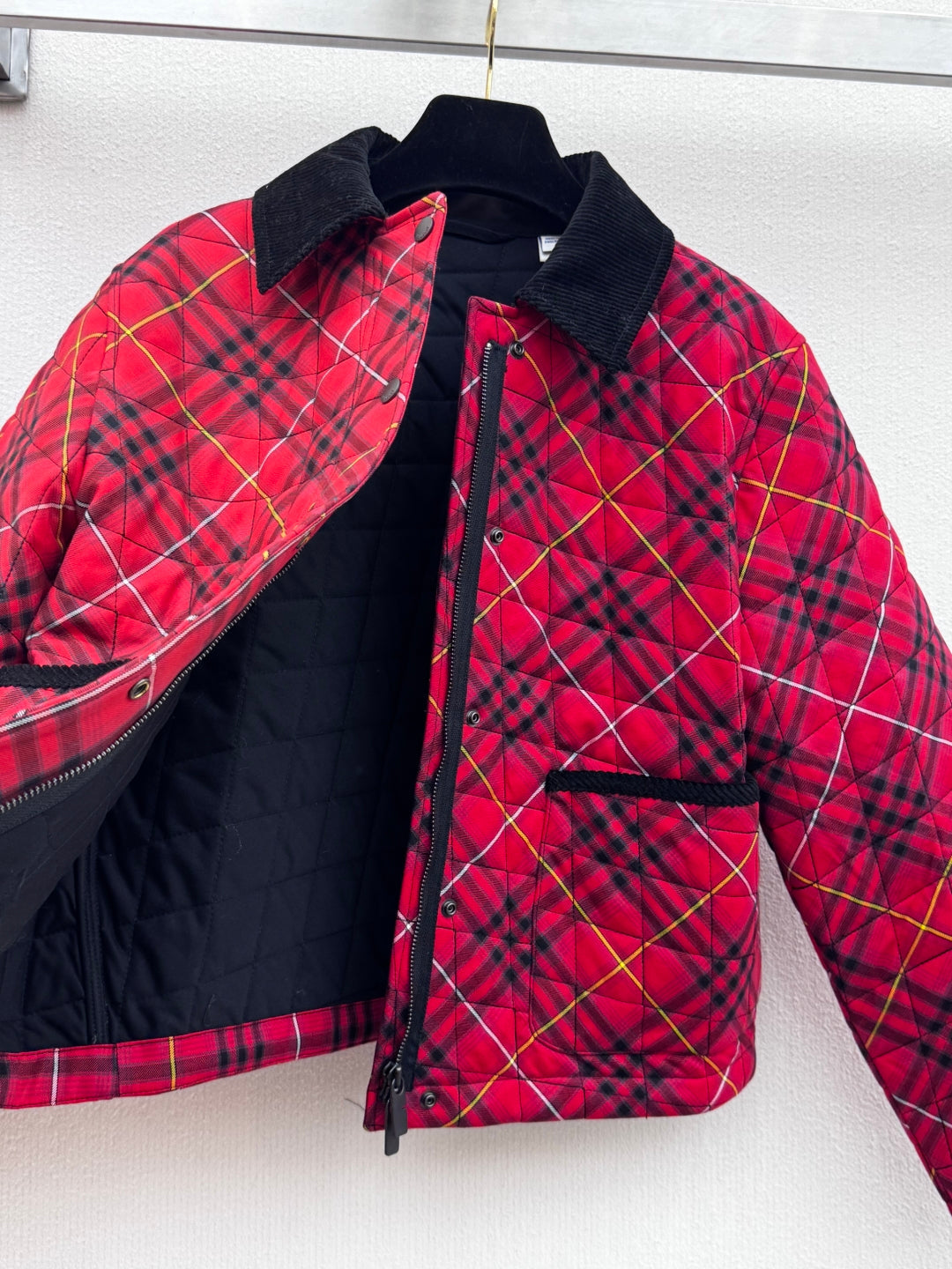 Burberry 25 Quilted Cropped Jacket Red Black Cotton