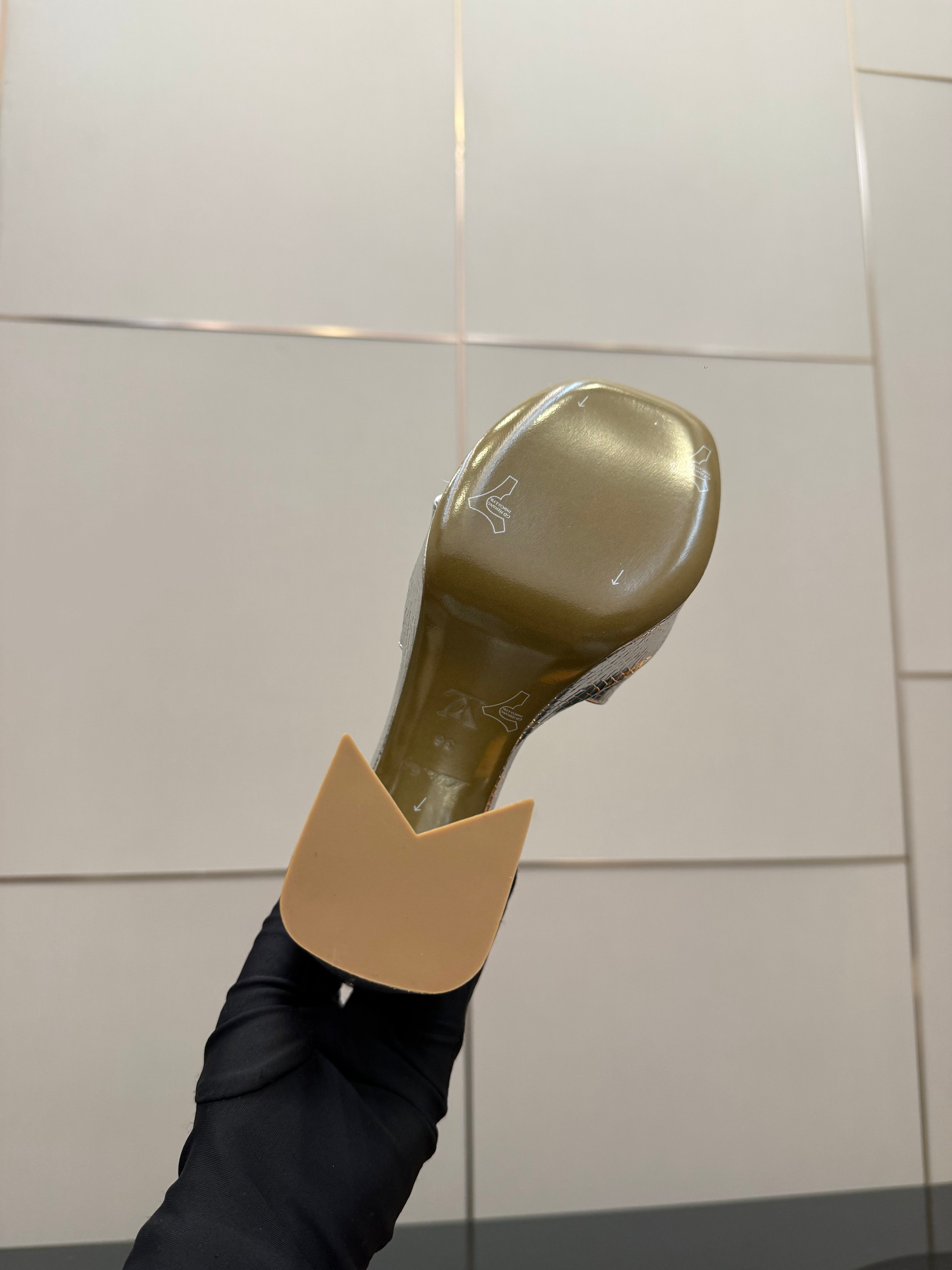 LV 26ss Platform Sandals 110 Metallic Silver Embossed Snakeskin Leather 629614