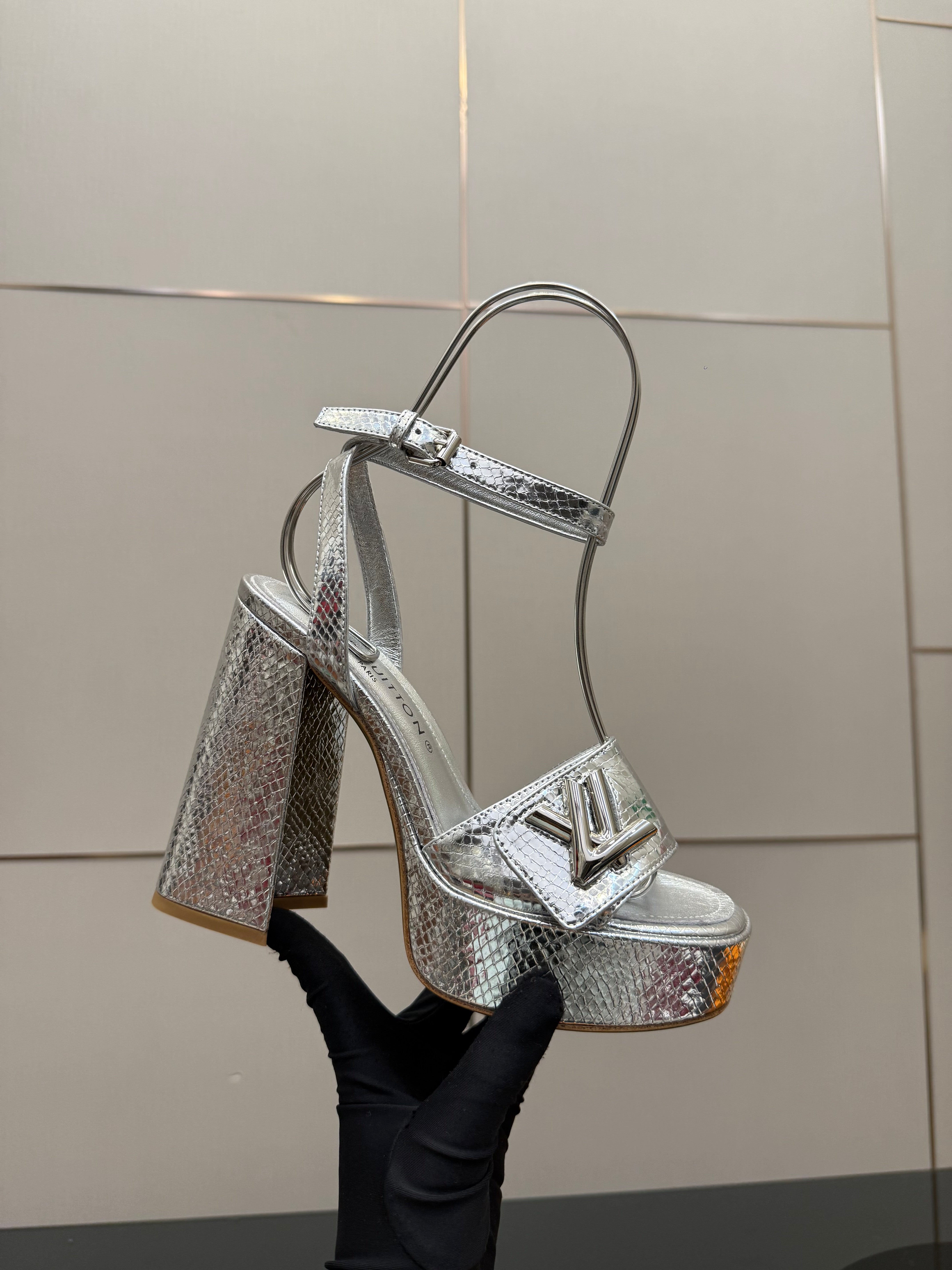 LV 26ss Platform Sandals 110 Metallic Silver Embossed Snakeskin Leather 629614