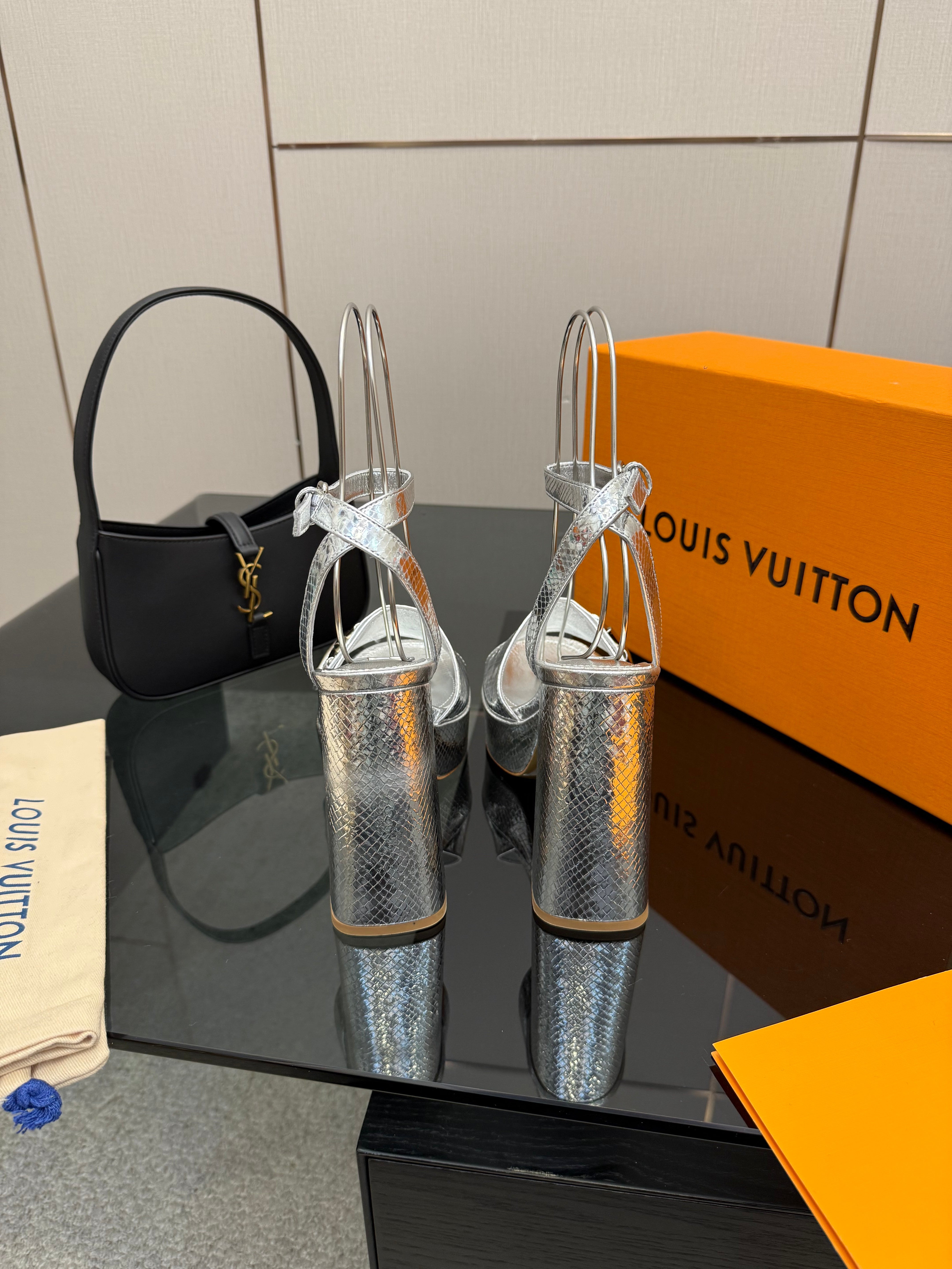 LV 26ss Platform Sandals 110 Metallic Silver Embossed Snakeskin Leather 629614