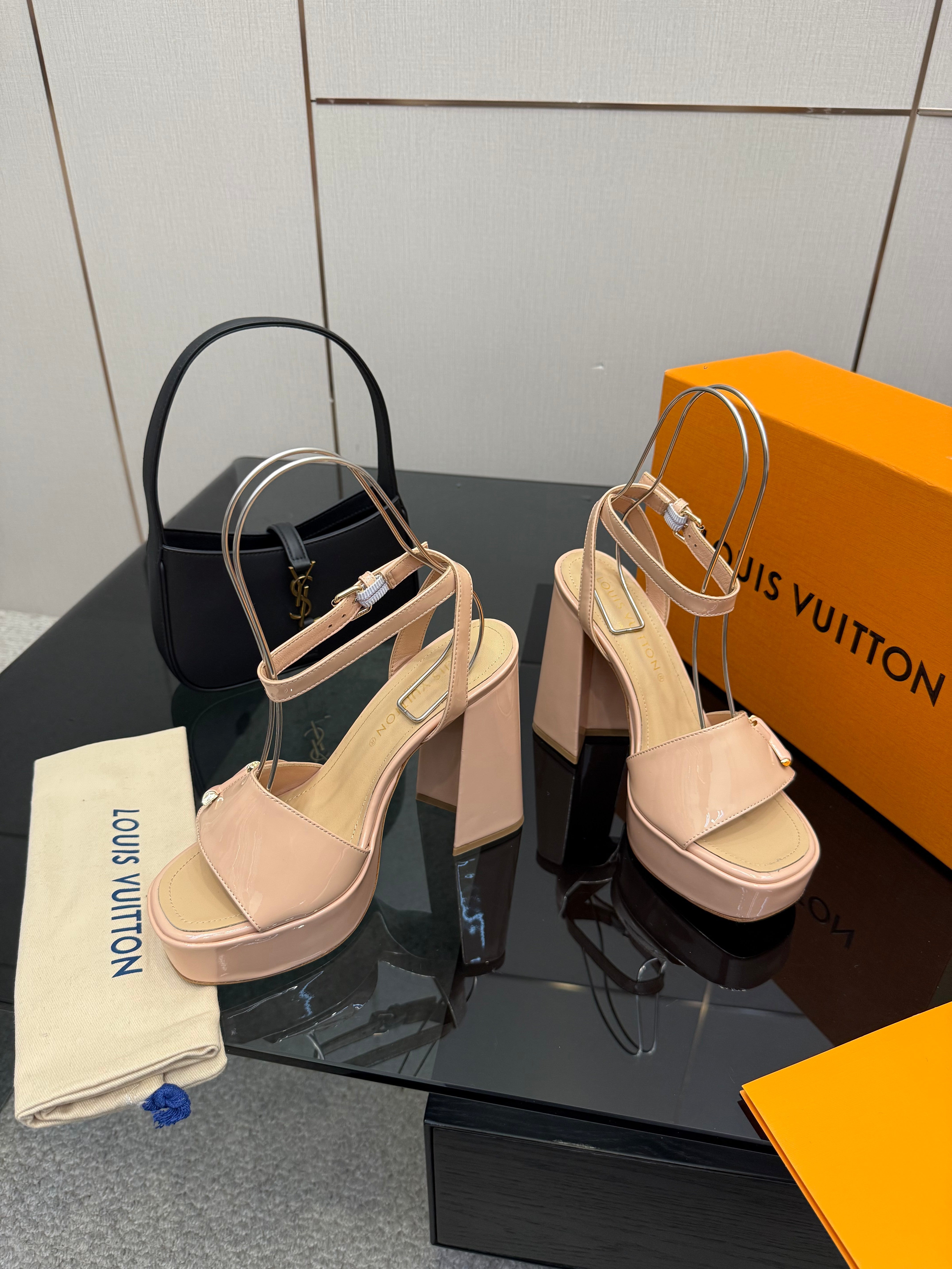 LV 26ss Platform Sandals 110 Beige Patent Leather 629615