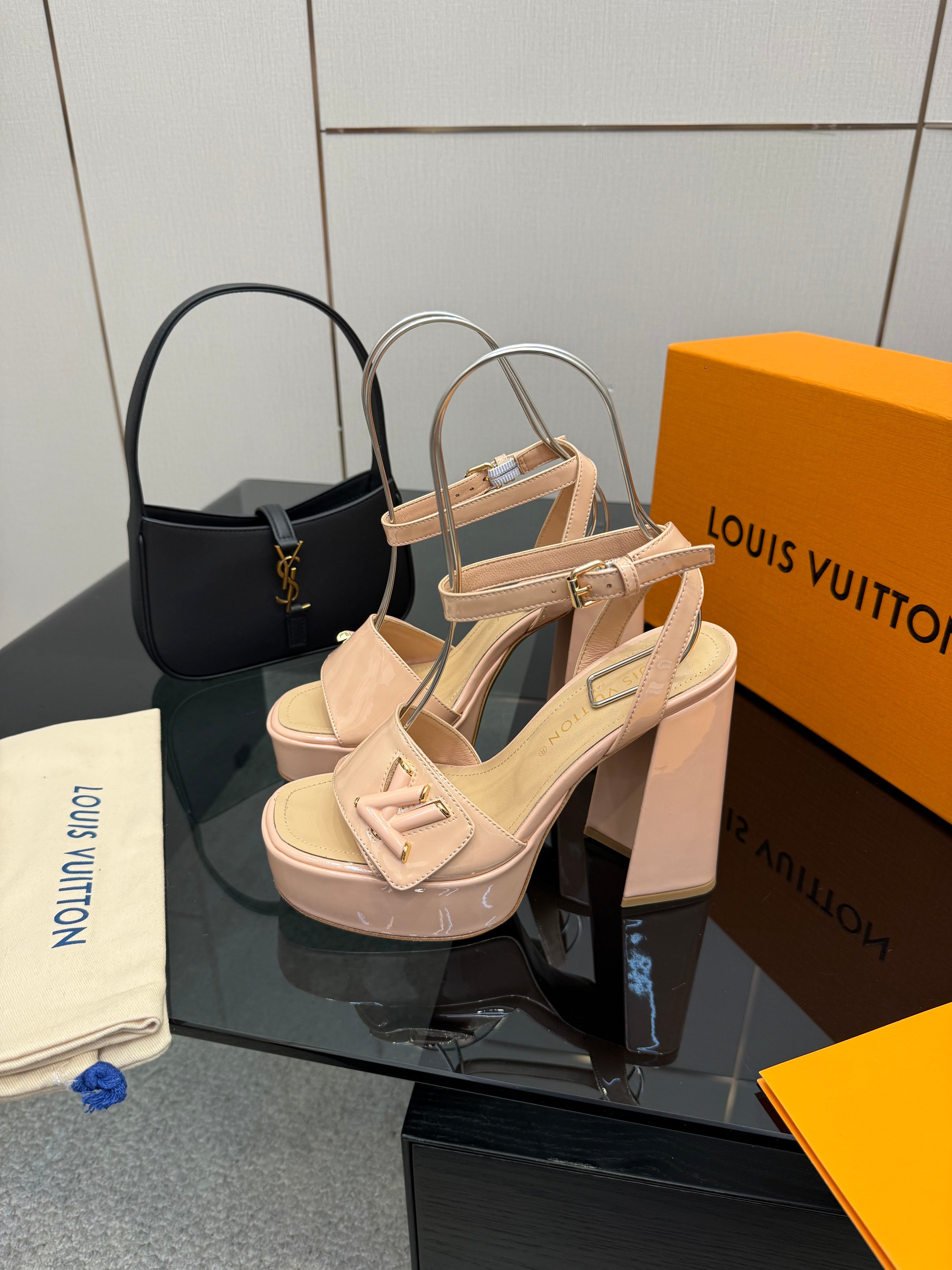 LV 26ss Platform Sandals 110 Beige Patent Leather 629615