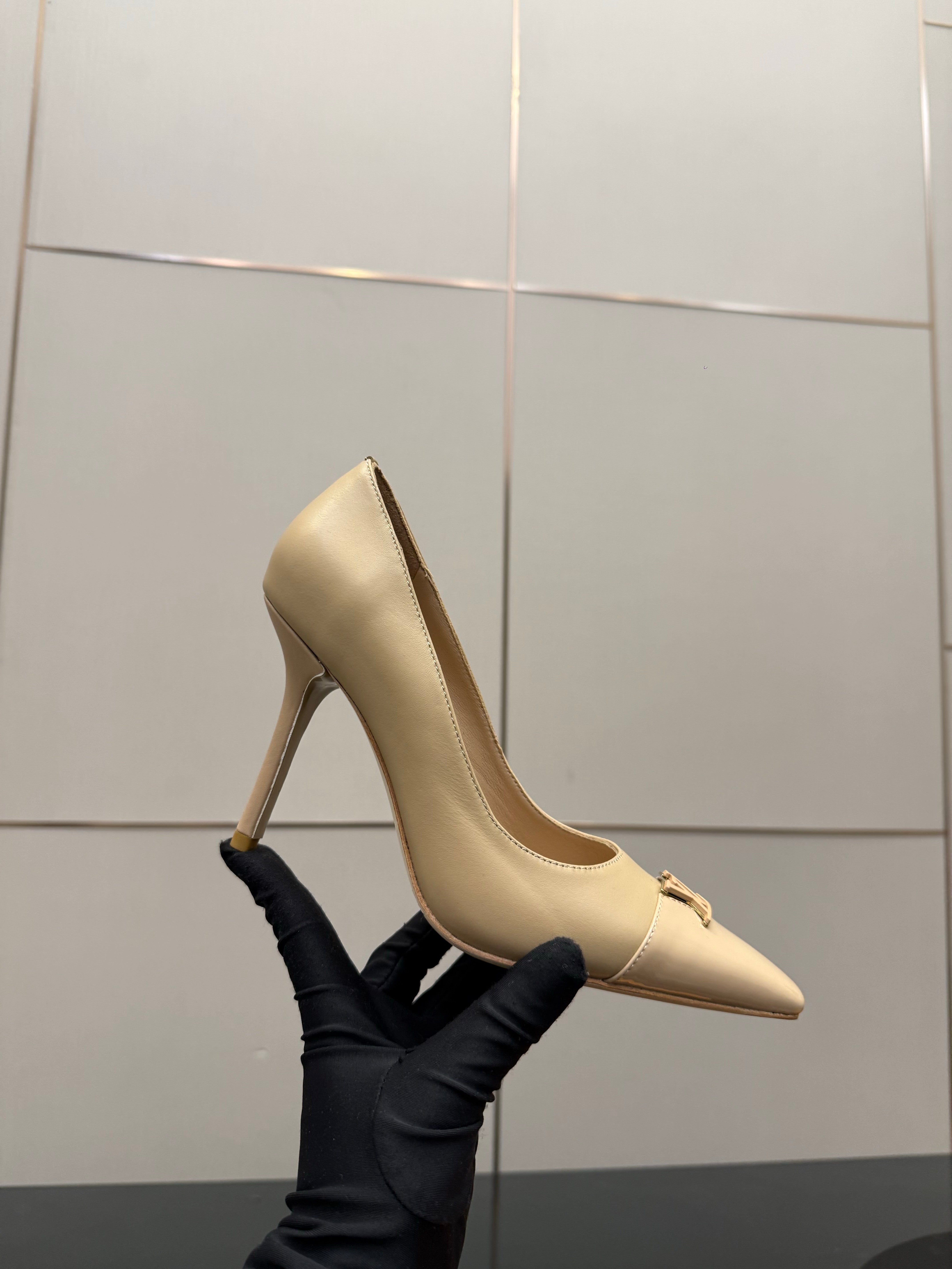 LV 26ss Heel Pump 90 Beige Patent Leather 629628