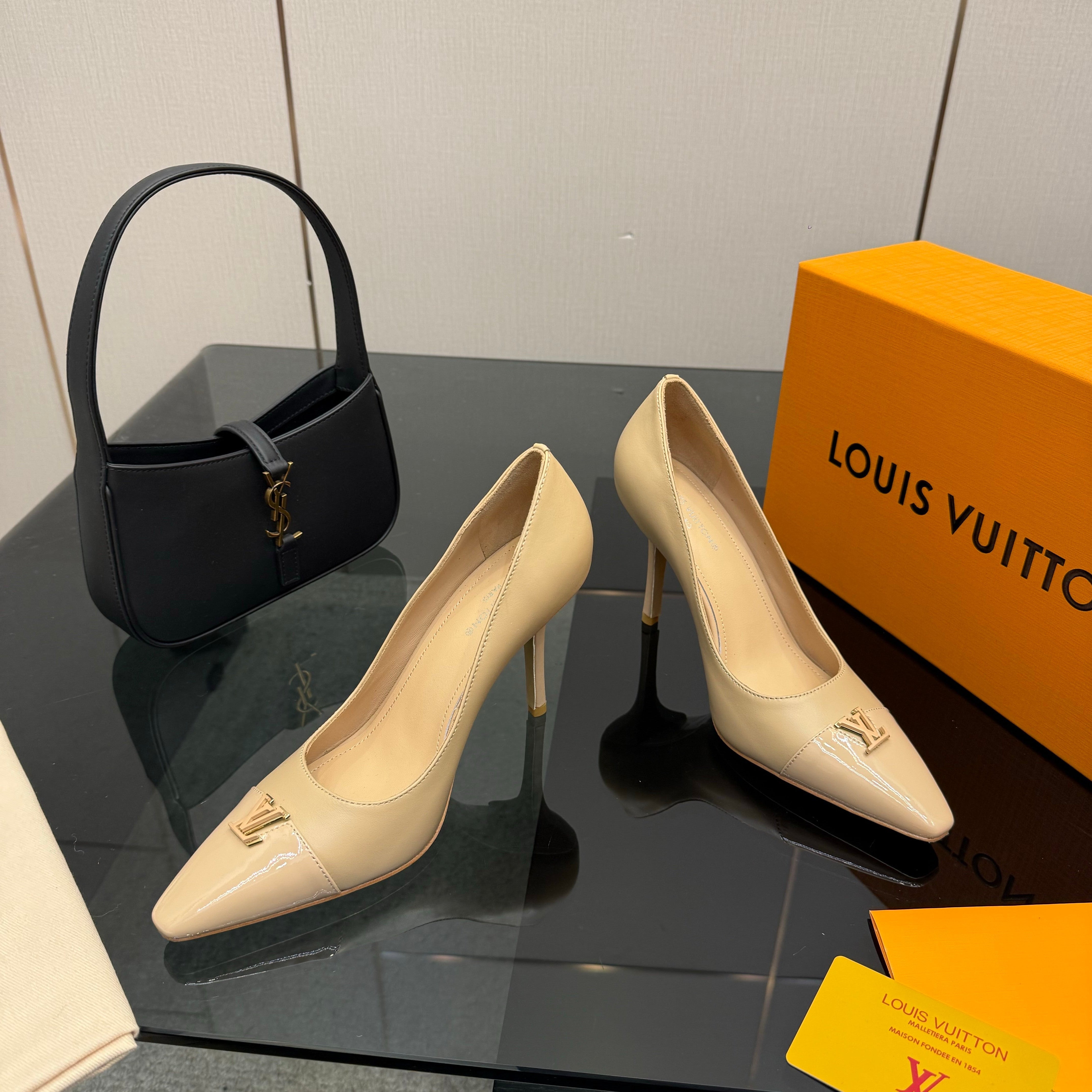 LV 26ss Heel Pump 90 Beige Patent Leather 629628