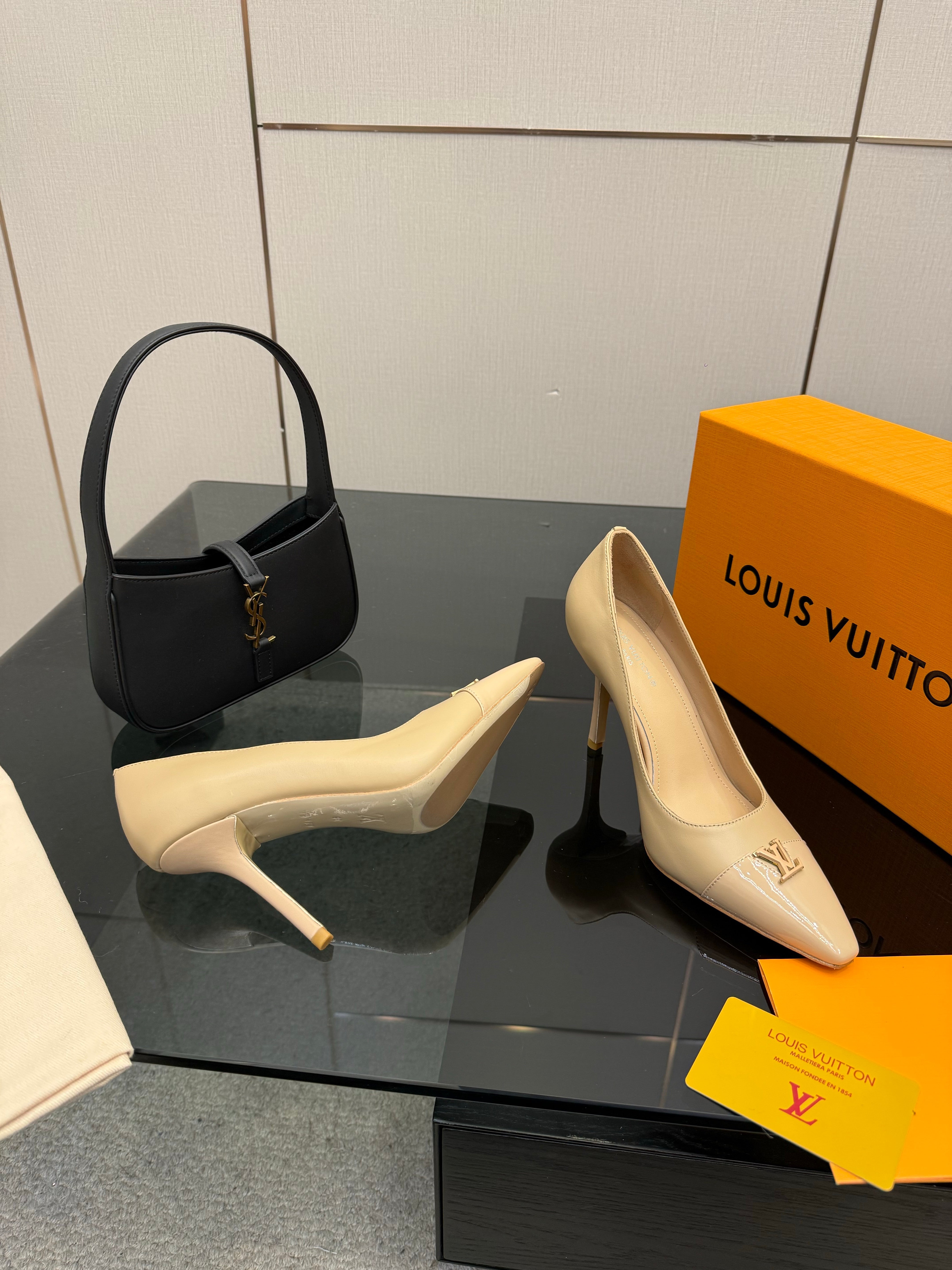LV 26ss Heel Pump 90 Beige Patent Leather 629628