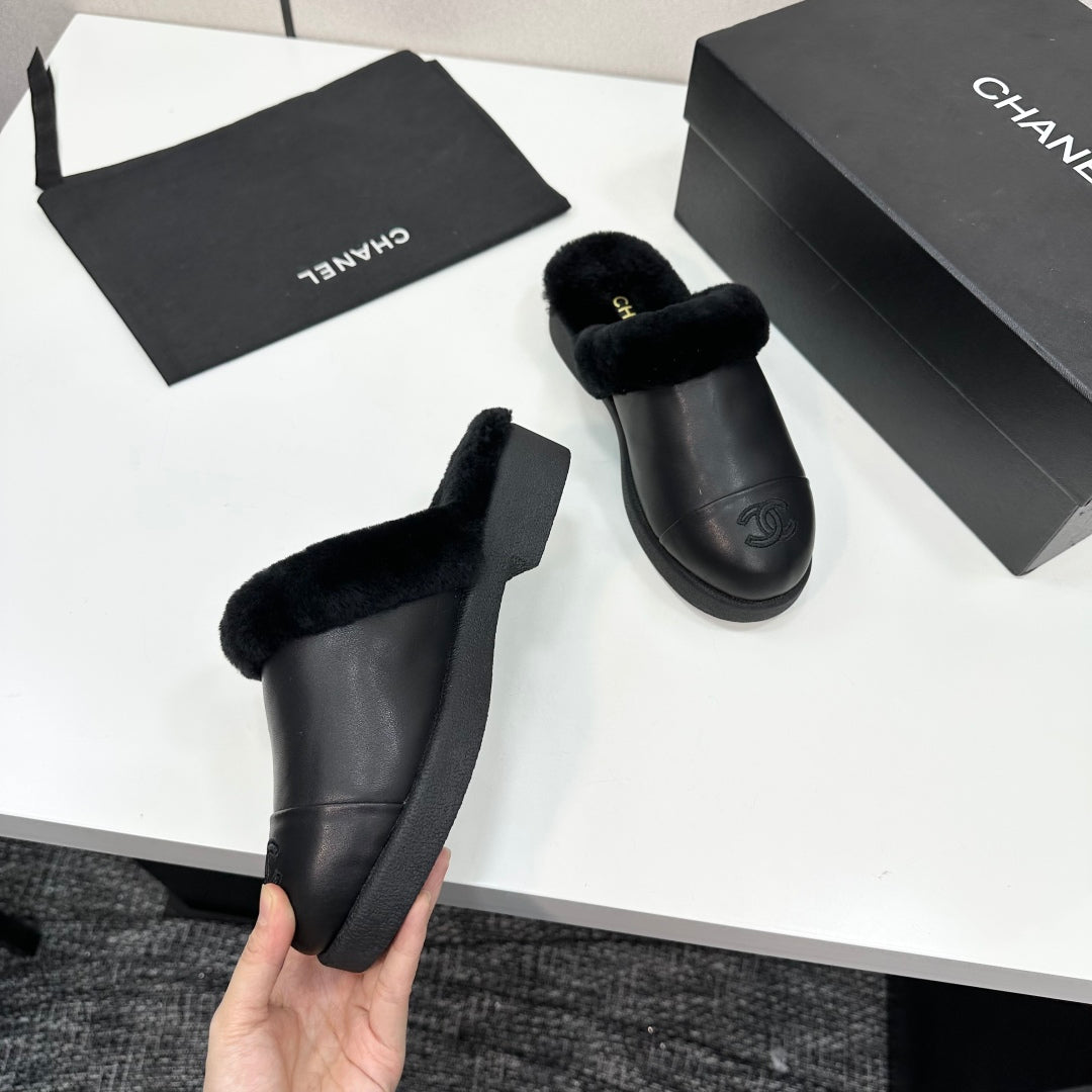 CC furry mule  black cowhide and wool 532573