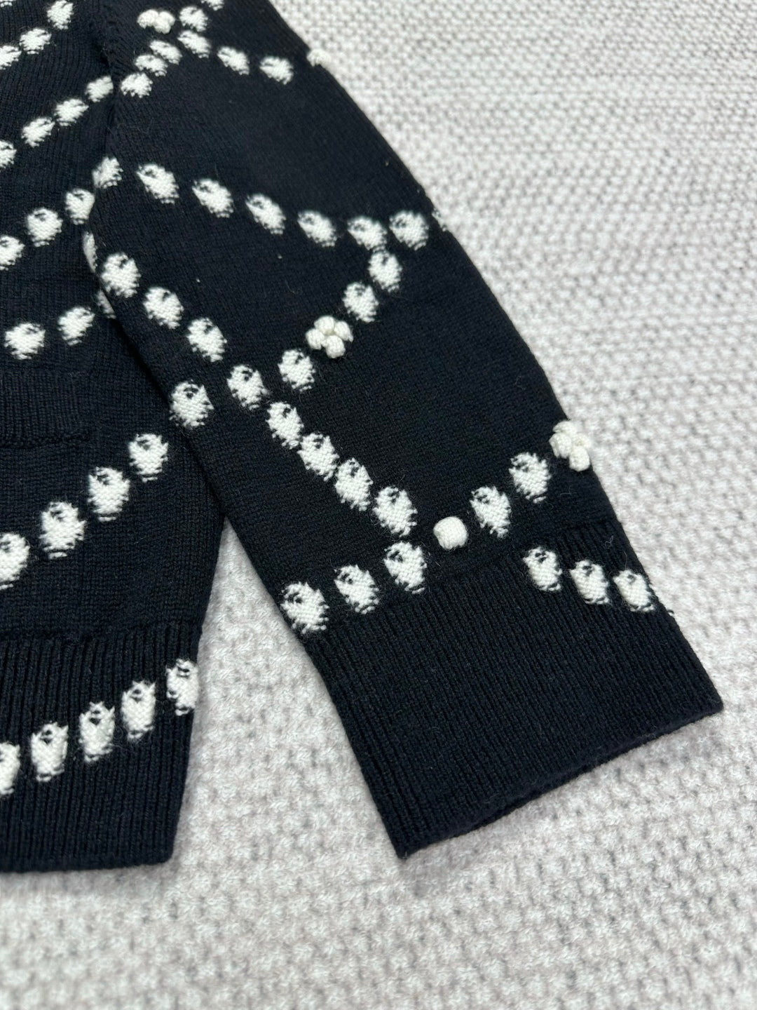 CC 25 Pearls Cardigan Black Cashmere