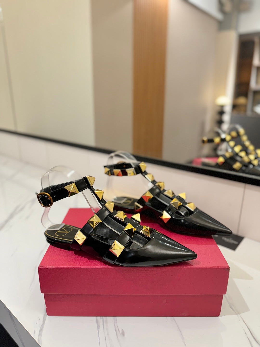 VT Rockstud Sandals Flat Black Gold Cowhide