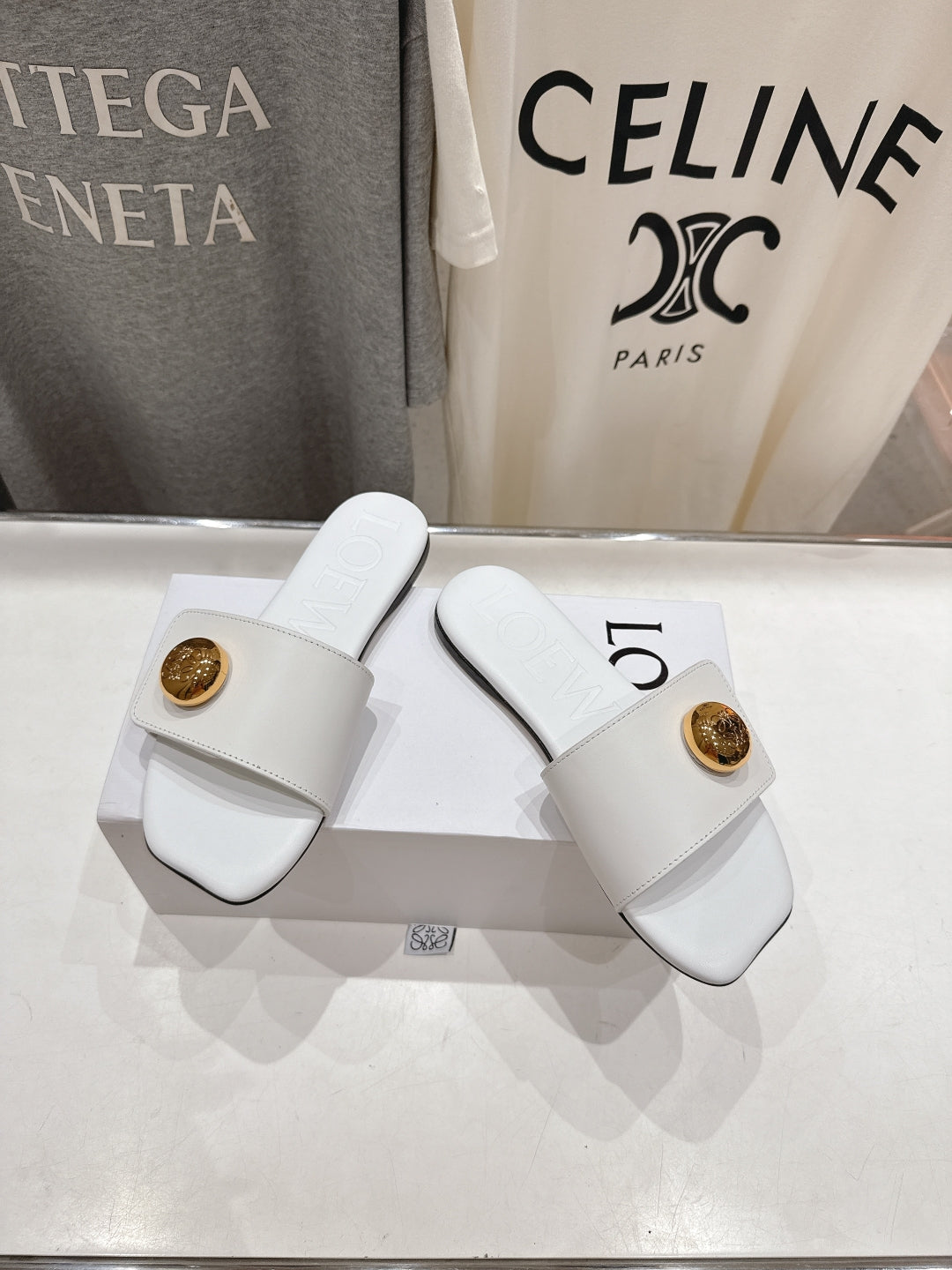 Loewe 25 Pebble Slide White Calfskin