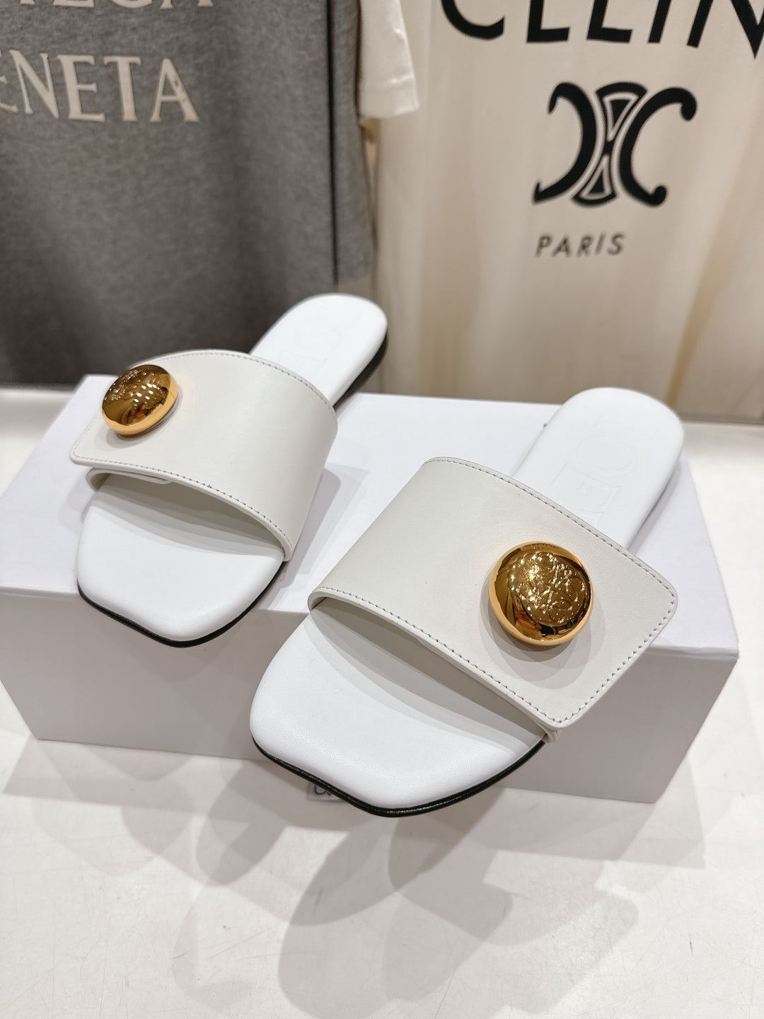 Loewe 25 Pebble Slide White Calfskin