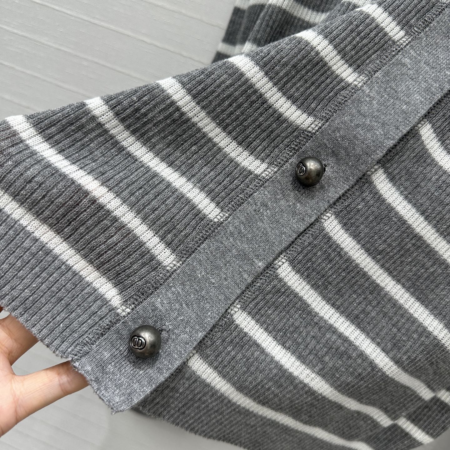 CD 25 Striped Cardigan Gray mix White Linen Cashmere