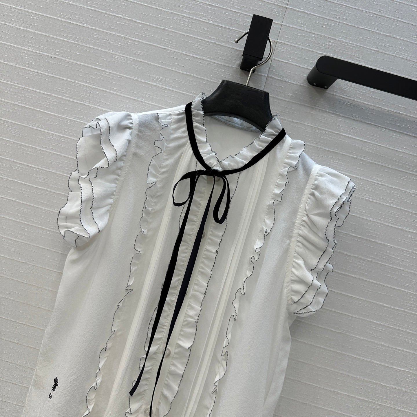 CD Lace-up Sleeveless Shirt White Silk
