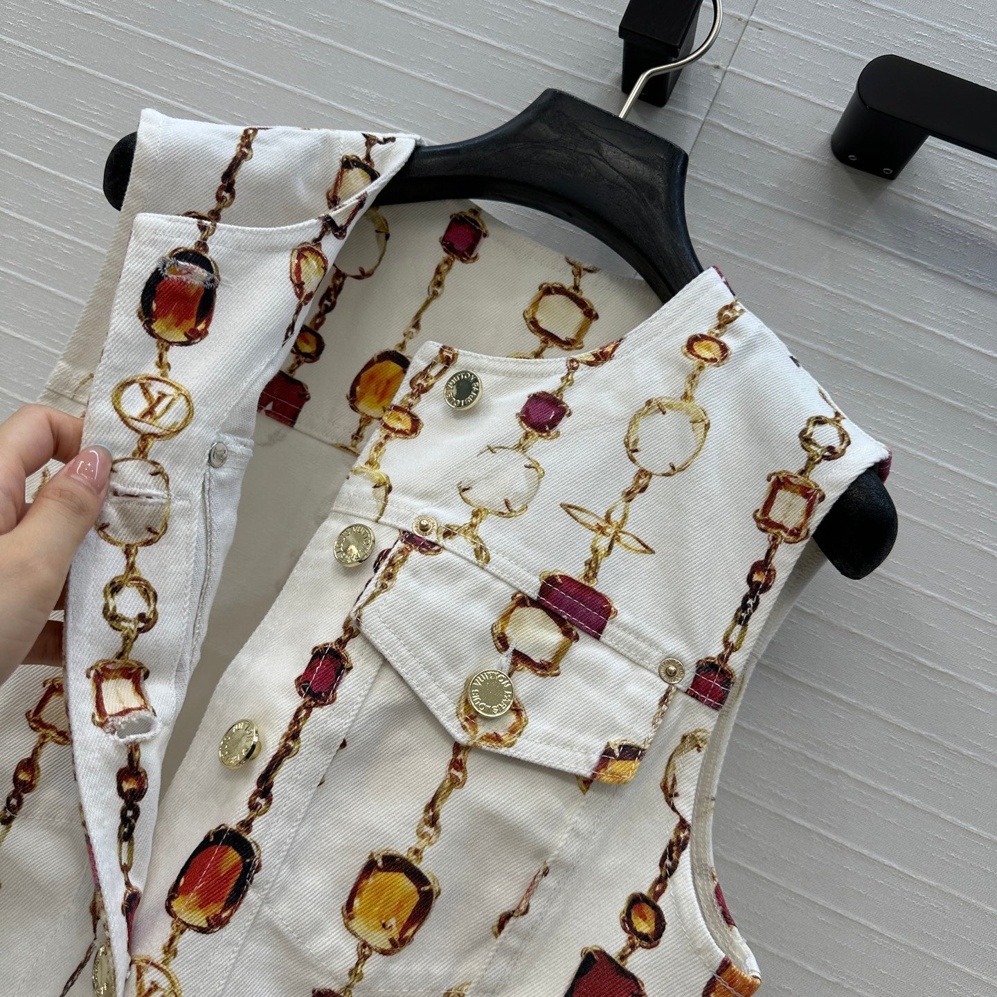 LV 25 Classic Elements Colorful Gemstone Necklace Vest White Cotton