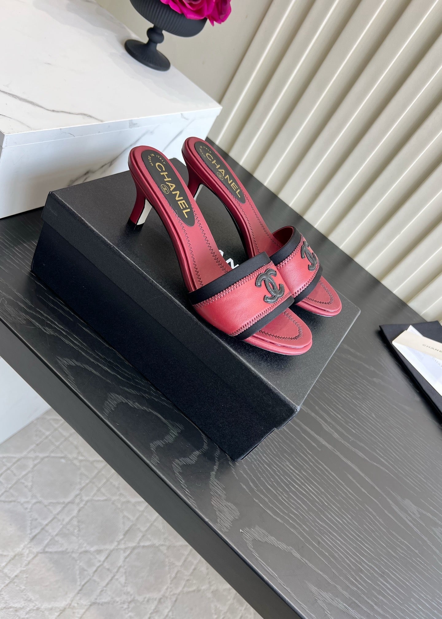 Chanel 2026 Contrast Stitch Kitten Heel Sandals 50mm Sheepskin 977098