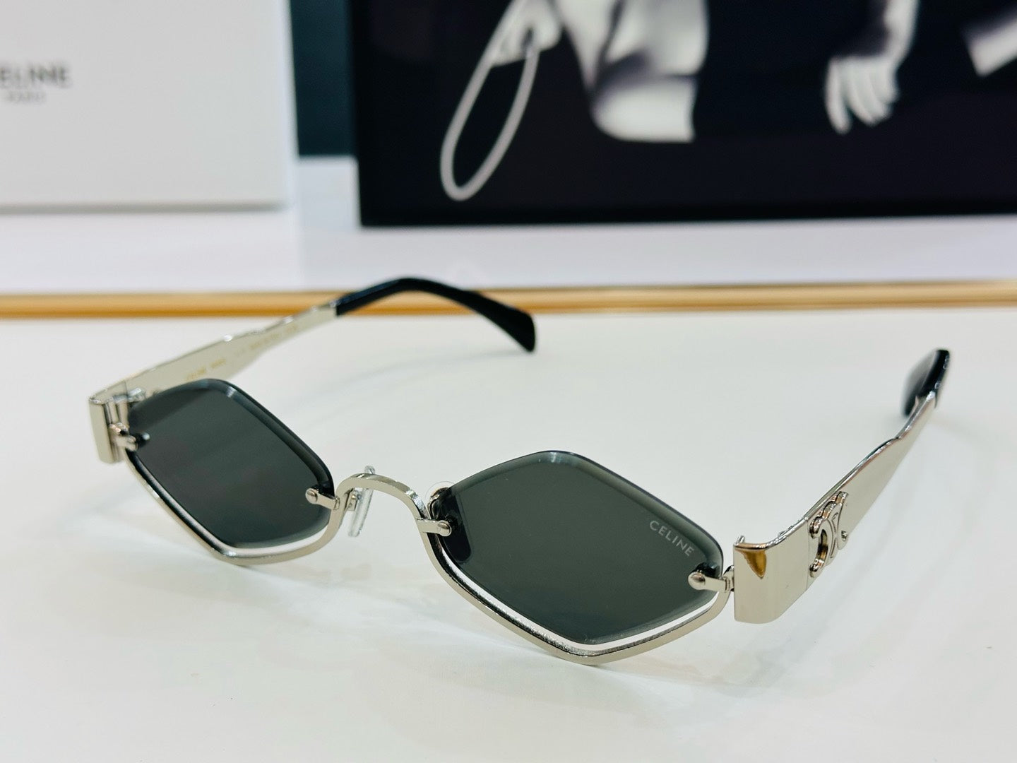 TRIOMPHE SEMI-RIMLESS SUNGLASS CL42117U IN METAL OCTAGON LENSES