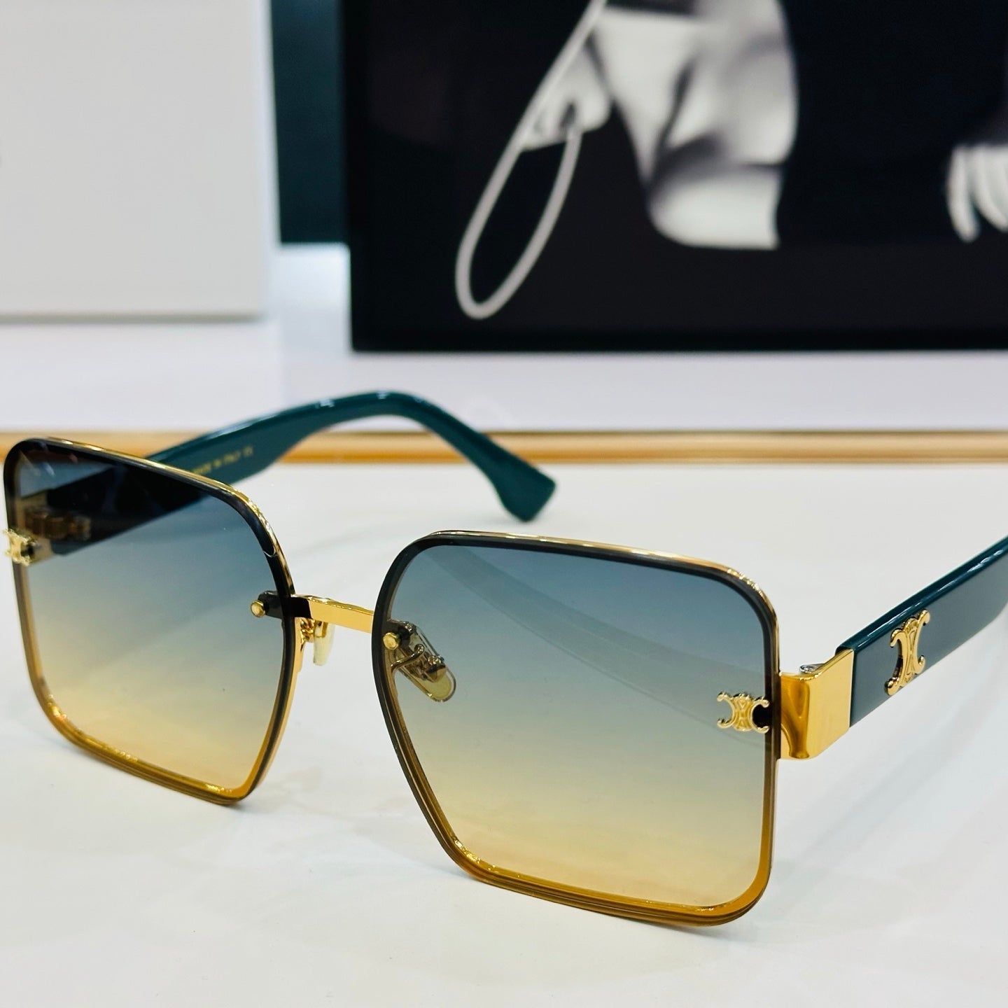 TRIOMPHE SQUARE SUNGLASS CL40238 IN ACETATE