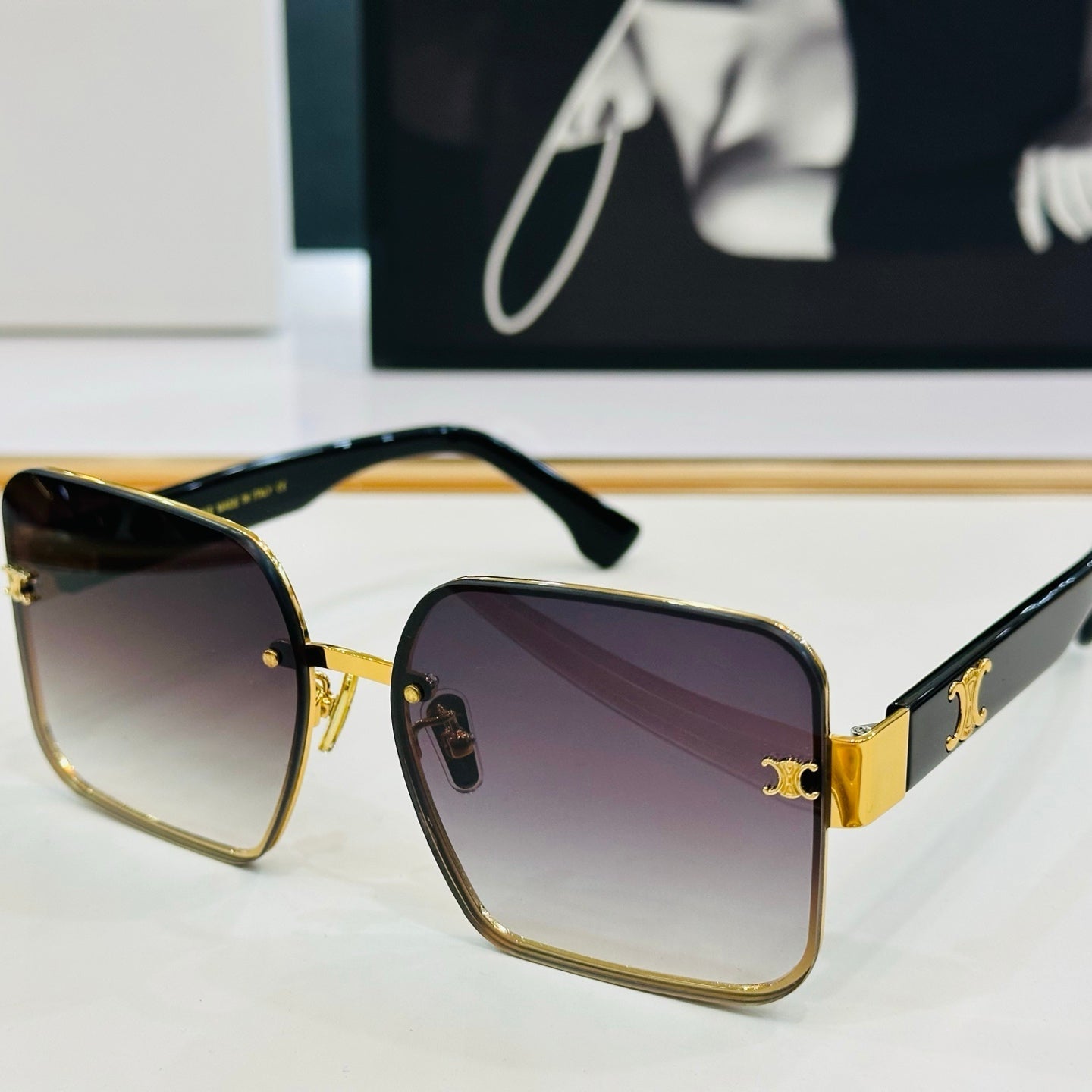 TRIOMPHE SQUARE SUNGLASS CL40238 IN ACETATE