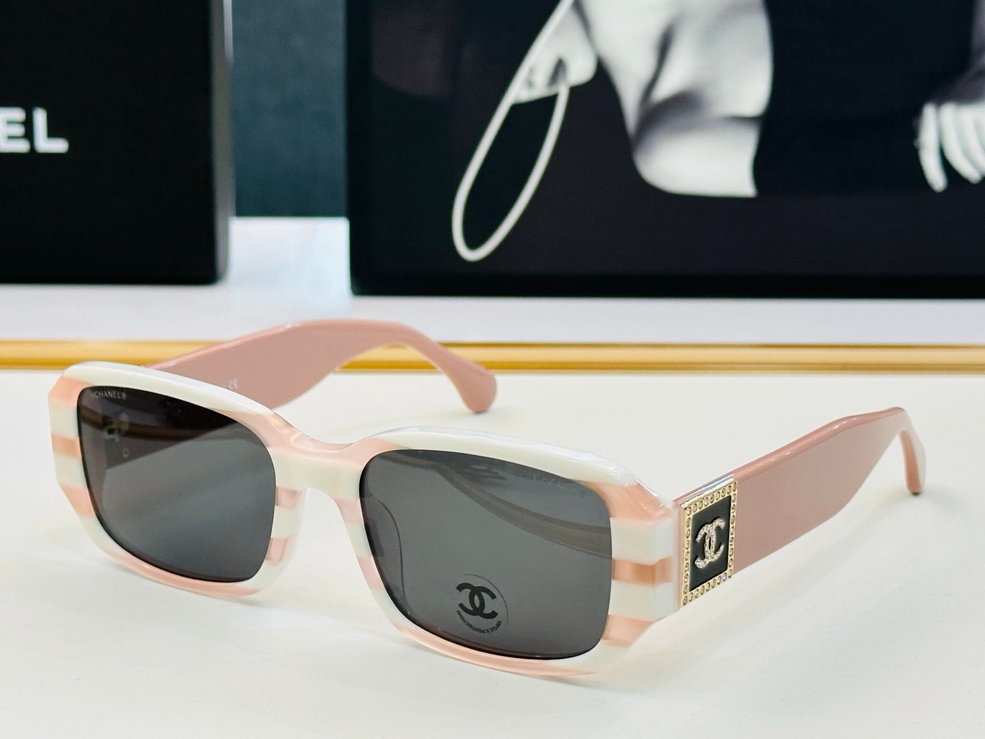 Chanel Sunglasses 652617