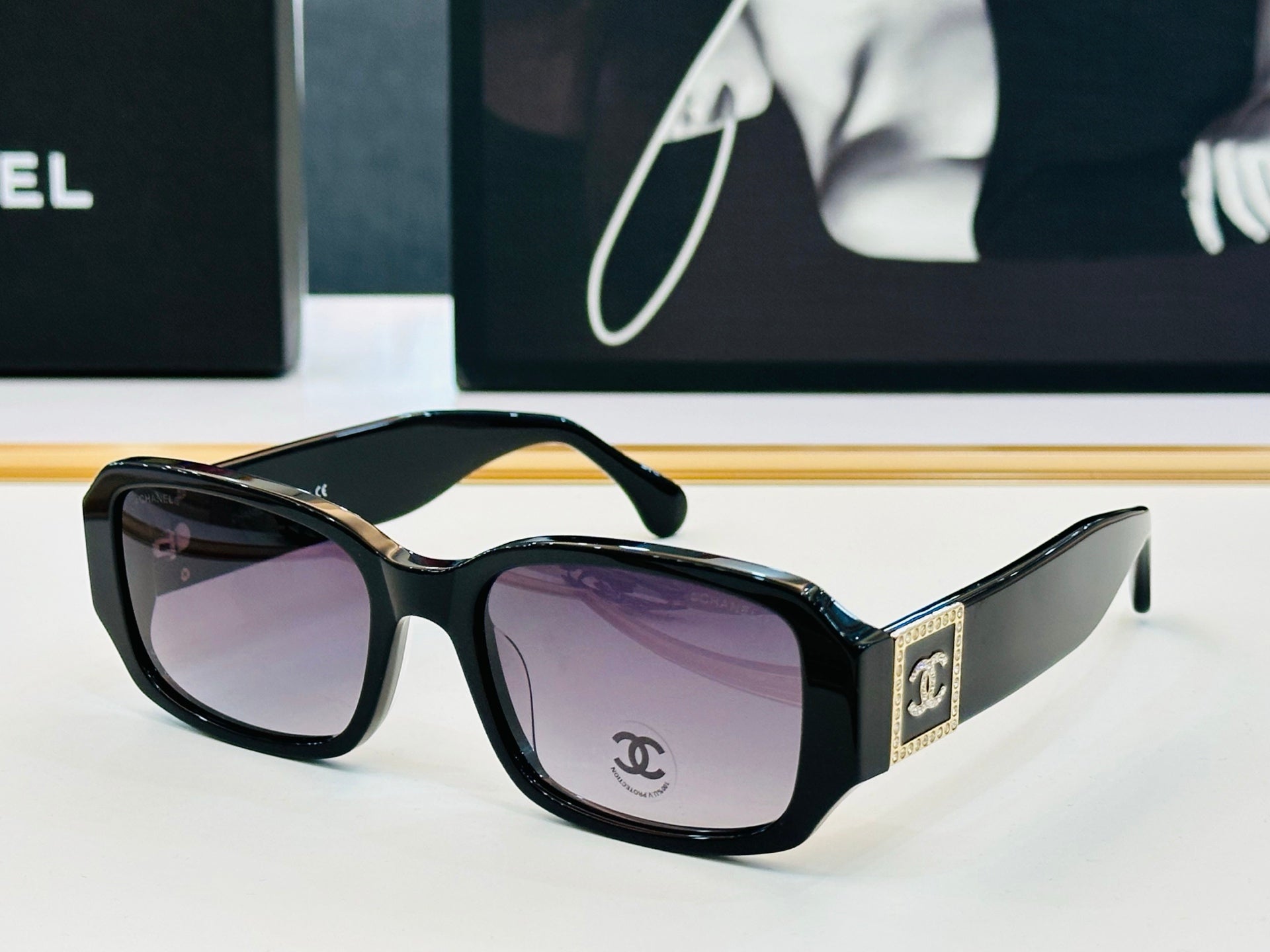 Chanel Sunglasses 652617