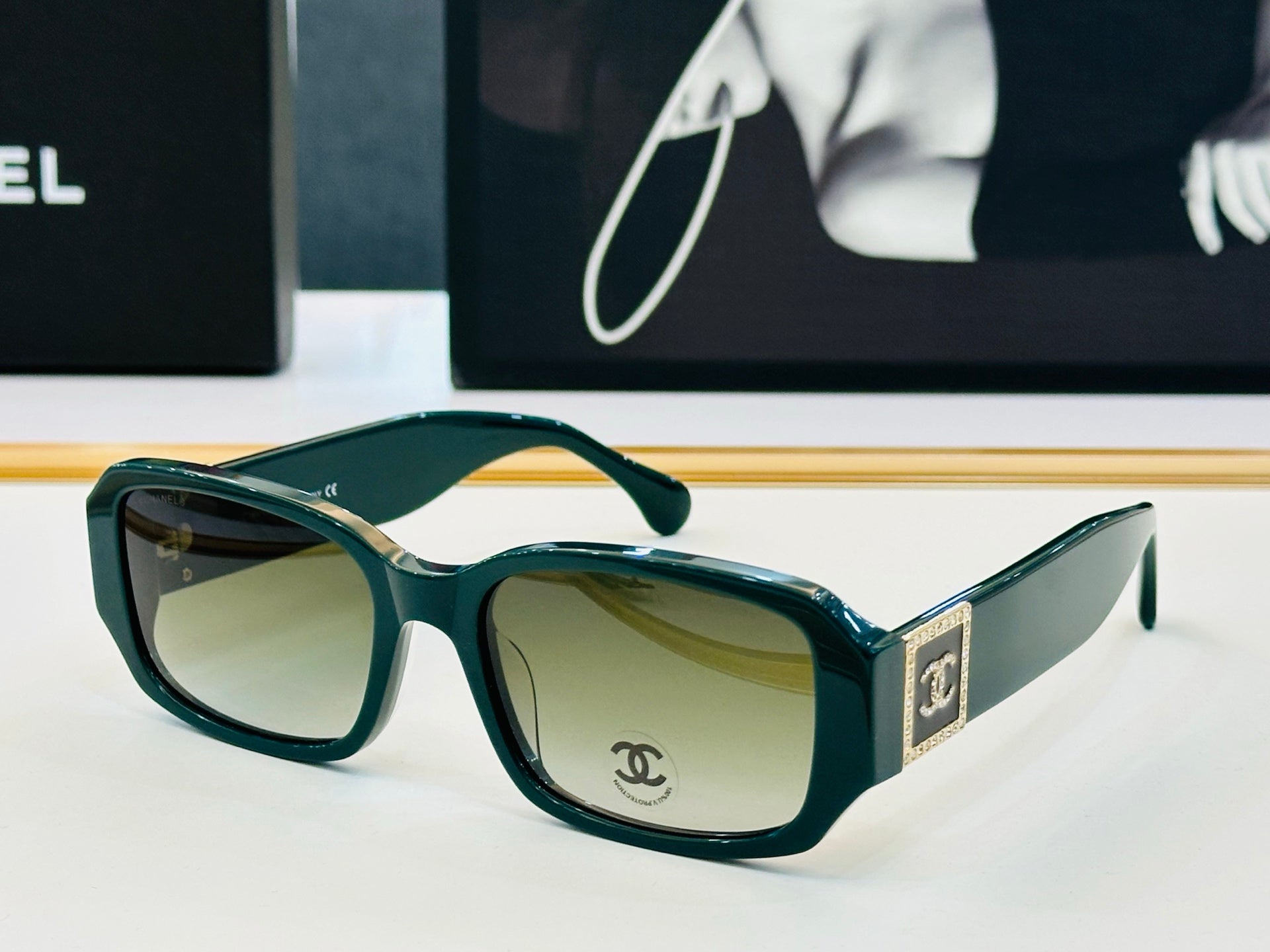 Chanel Sunglasses 652617