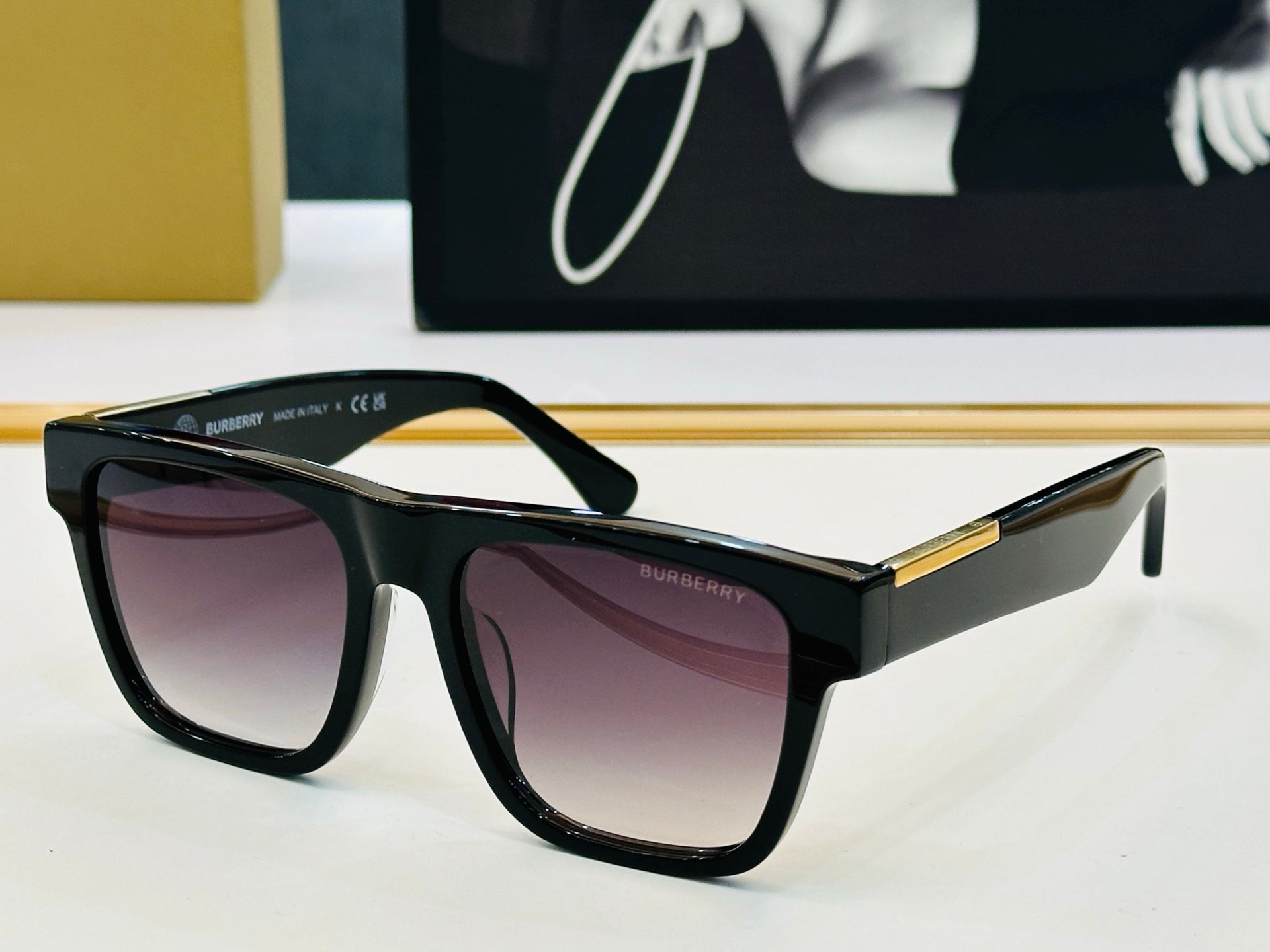 Burberry Sunglasses 666561