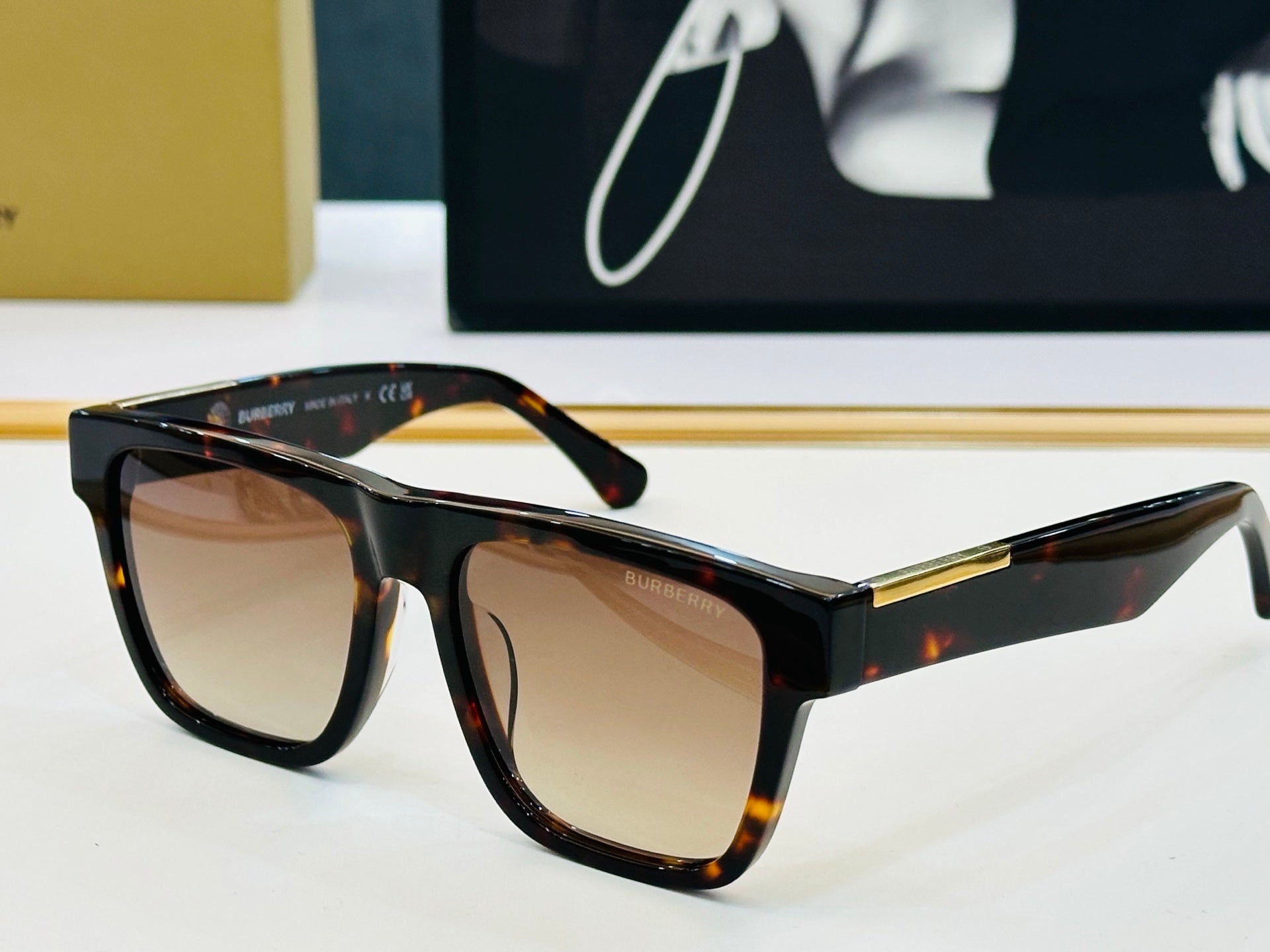 Burberry Sunglasses 666561