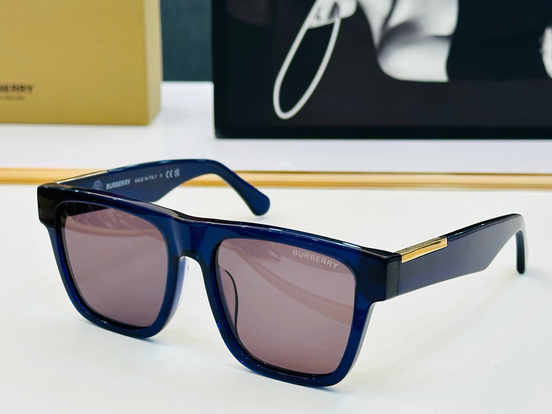 Burberry Sunglasses 666561