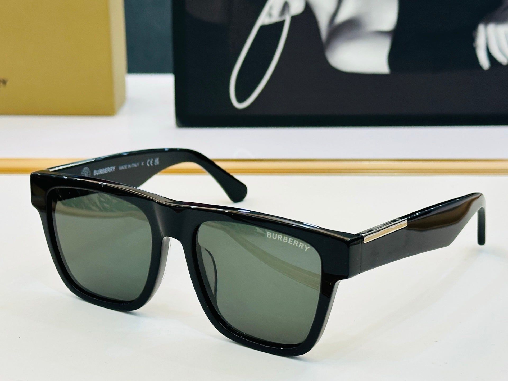 Burberry Sunglasses 666561