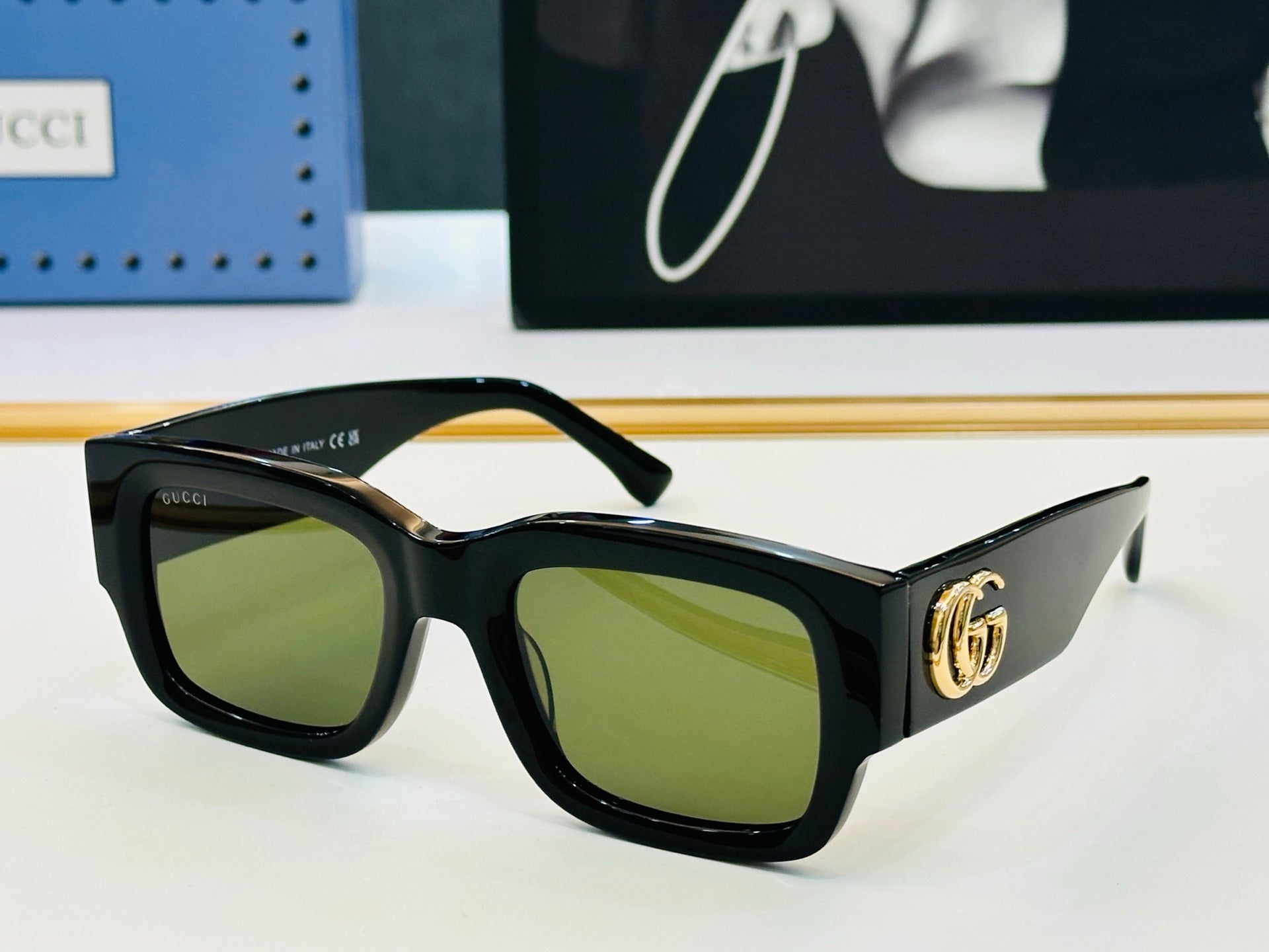 Gucci Sunglasses 677550
